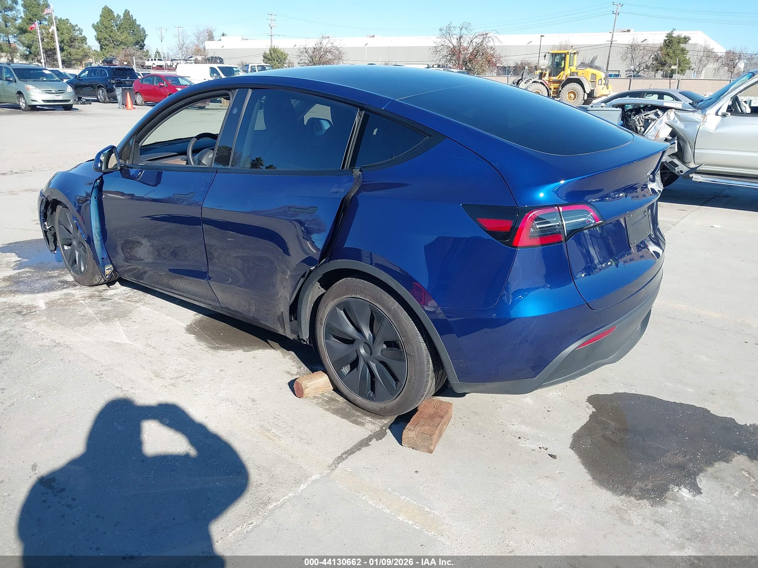 TESLA MODEL image 3