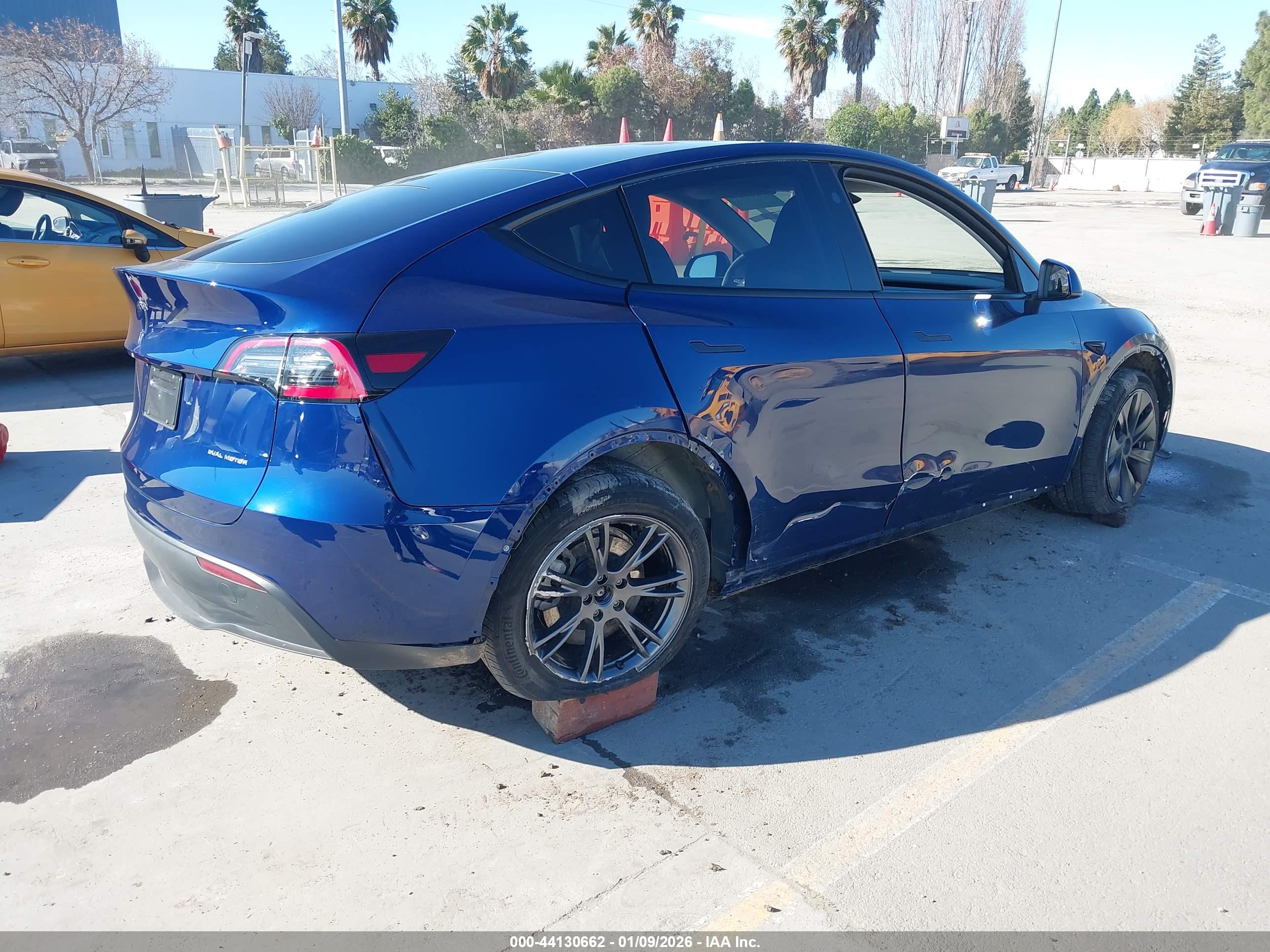TESLA MODEL image 4