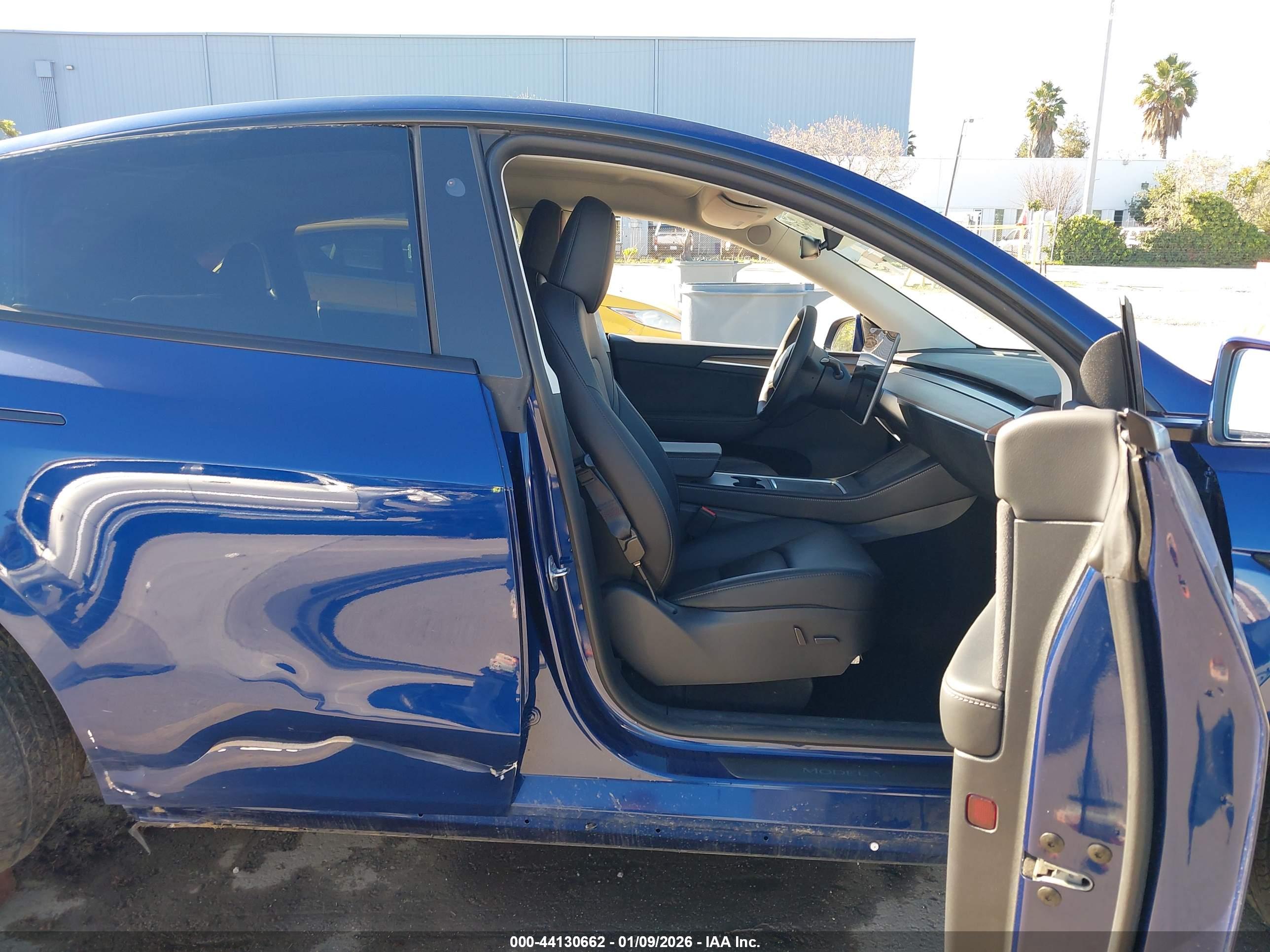 TESLA MODEL image 5