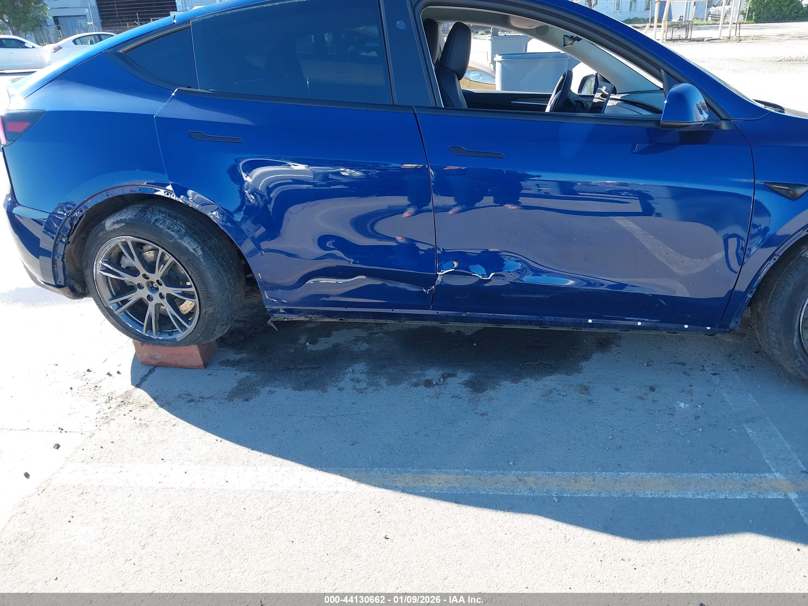 TESLA MODEL image 6