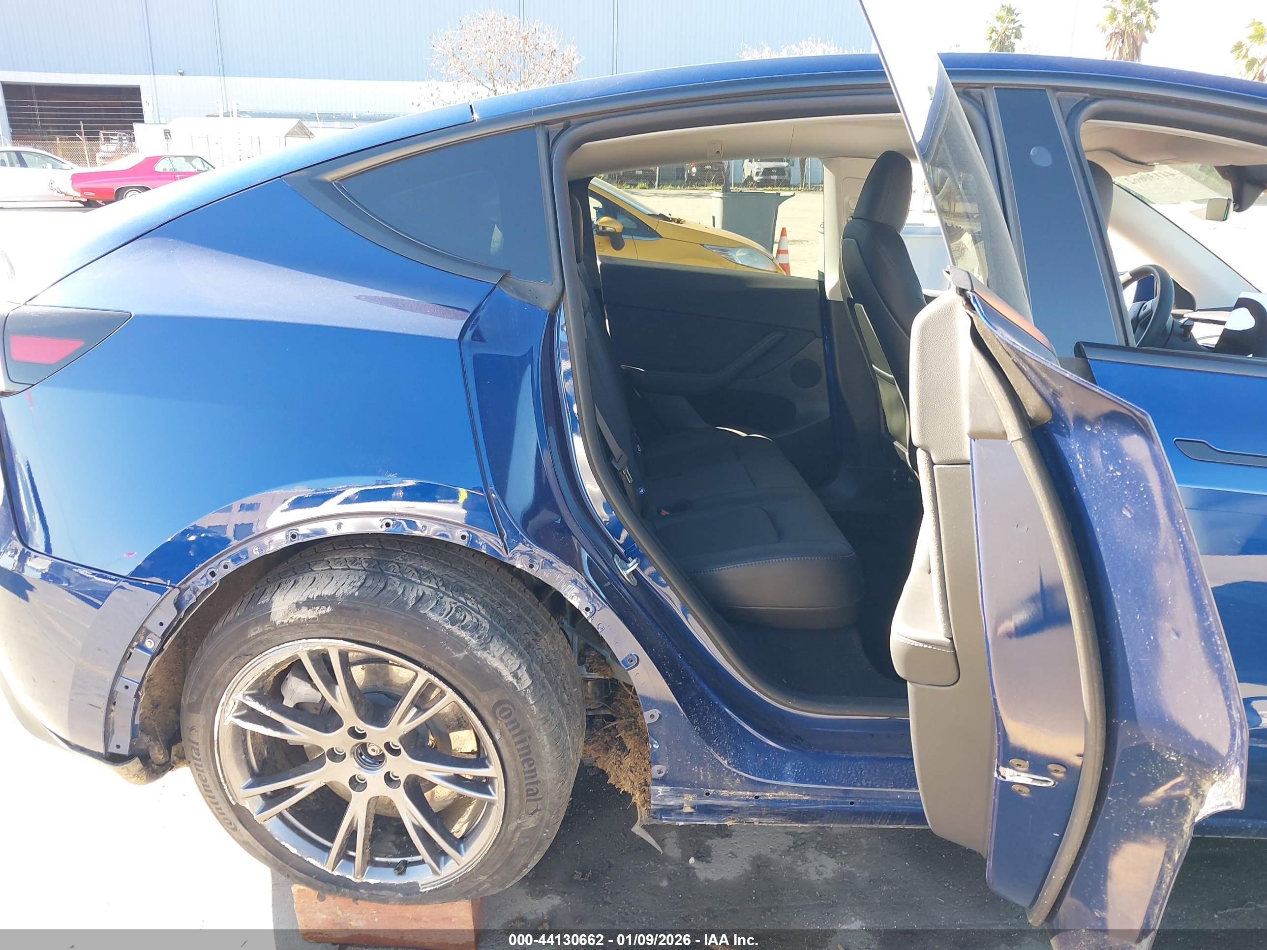 TESLA MODEL image 8