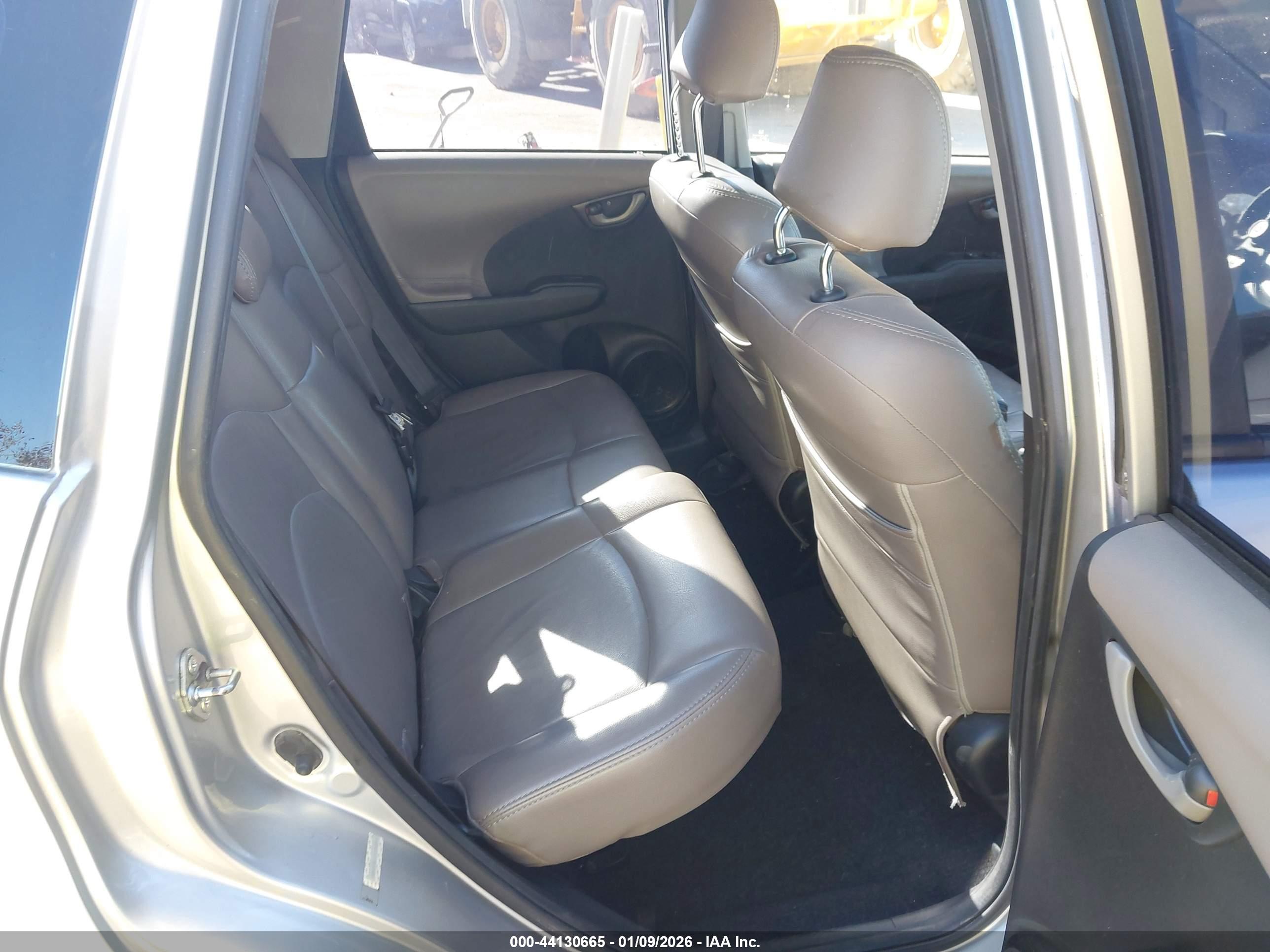 HONDA FIT image 8