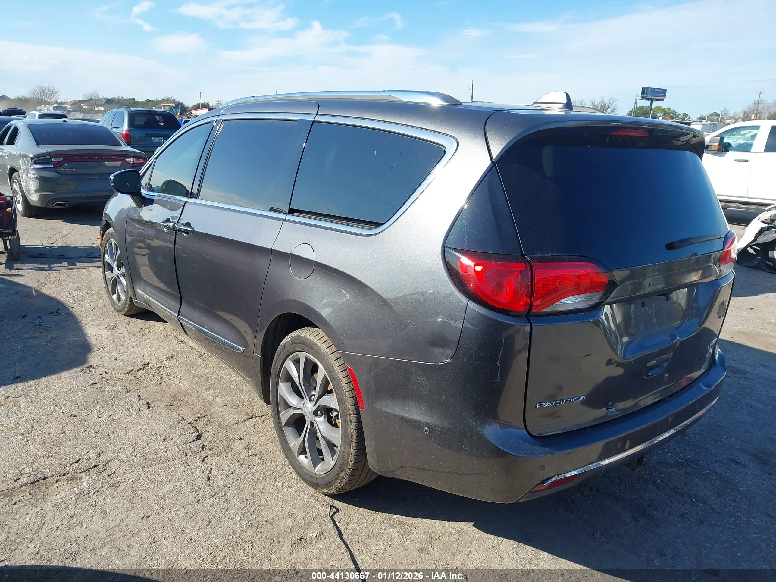CHRYSLER PACIFICA image 3