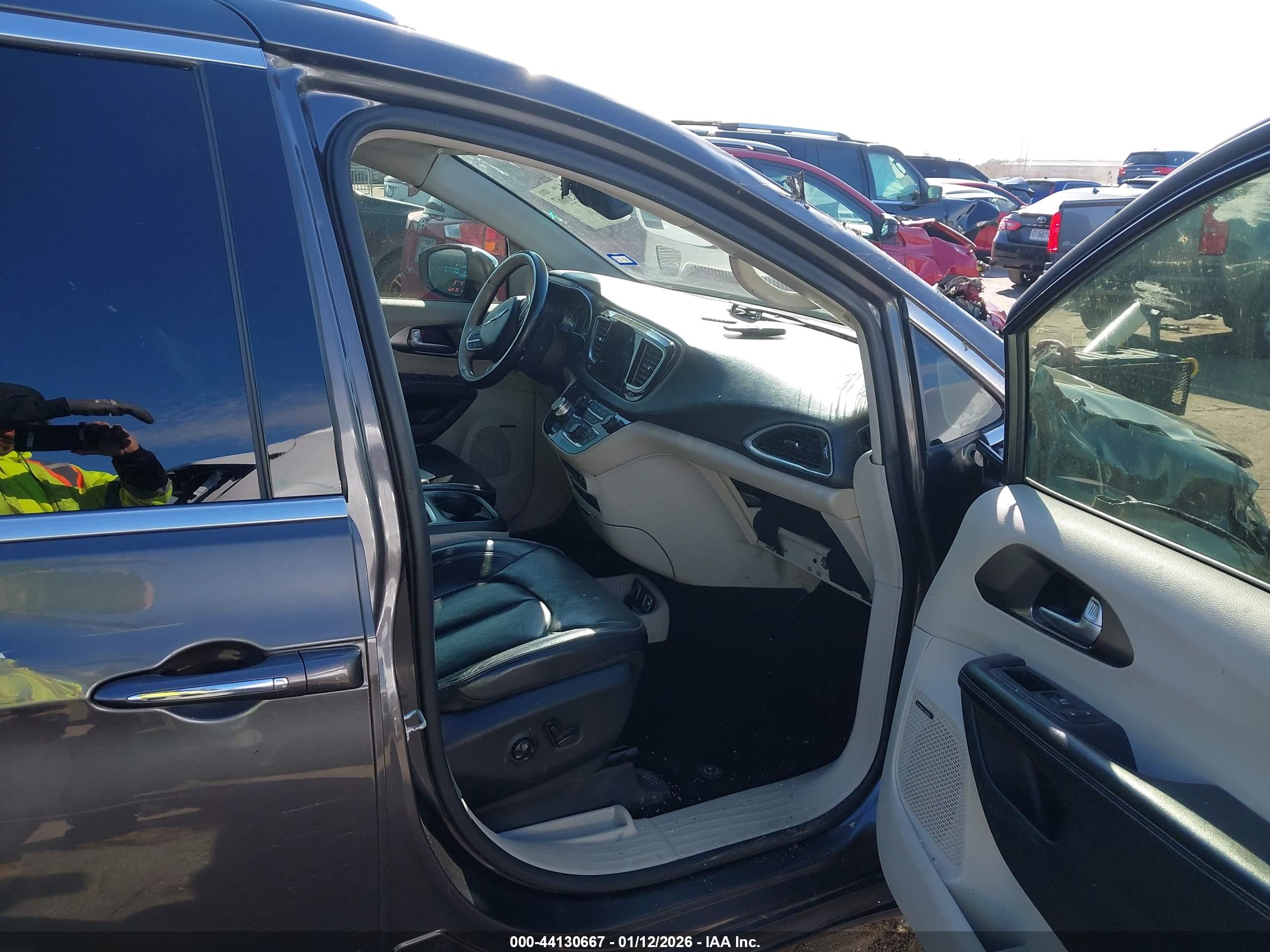 CHRYSLER PACIFICA image 5