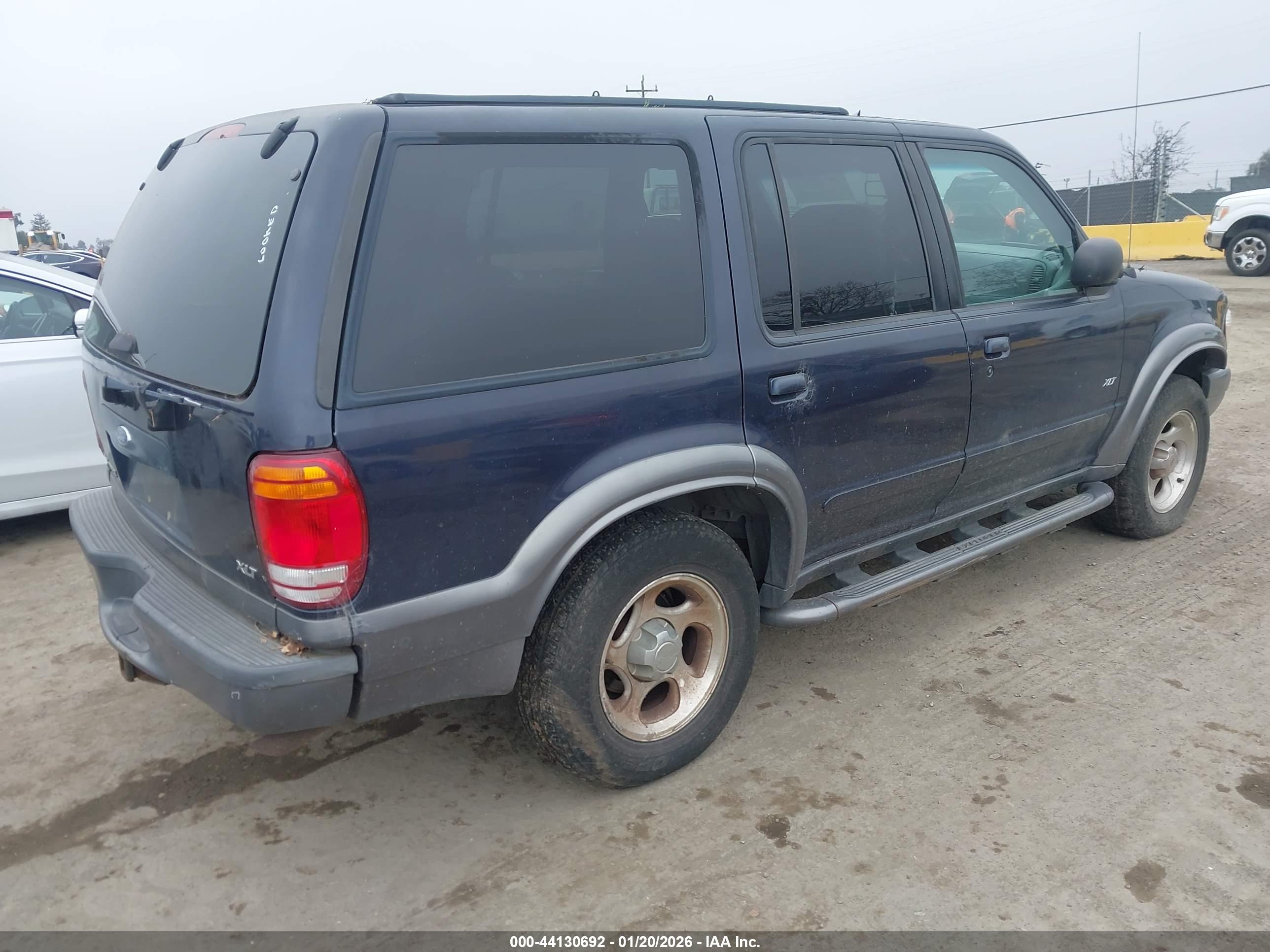 FORD EXPLORER image 4