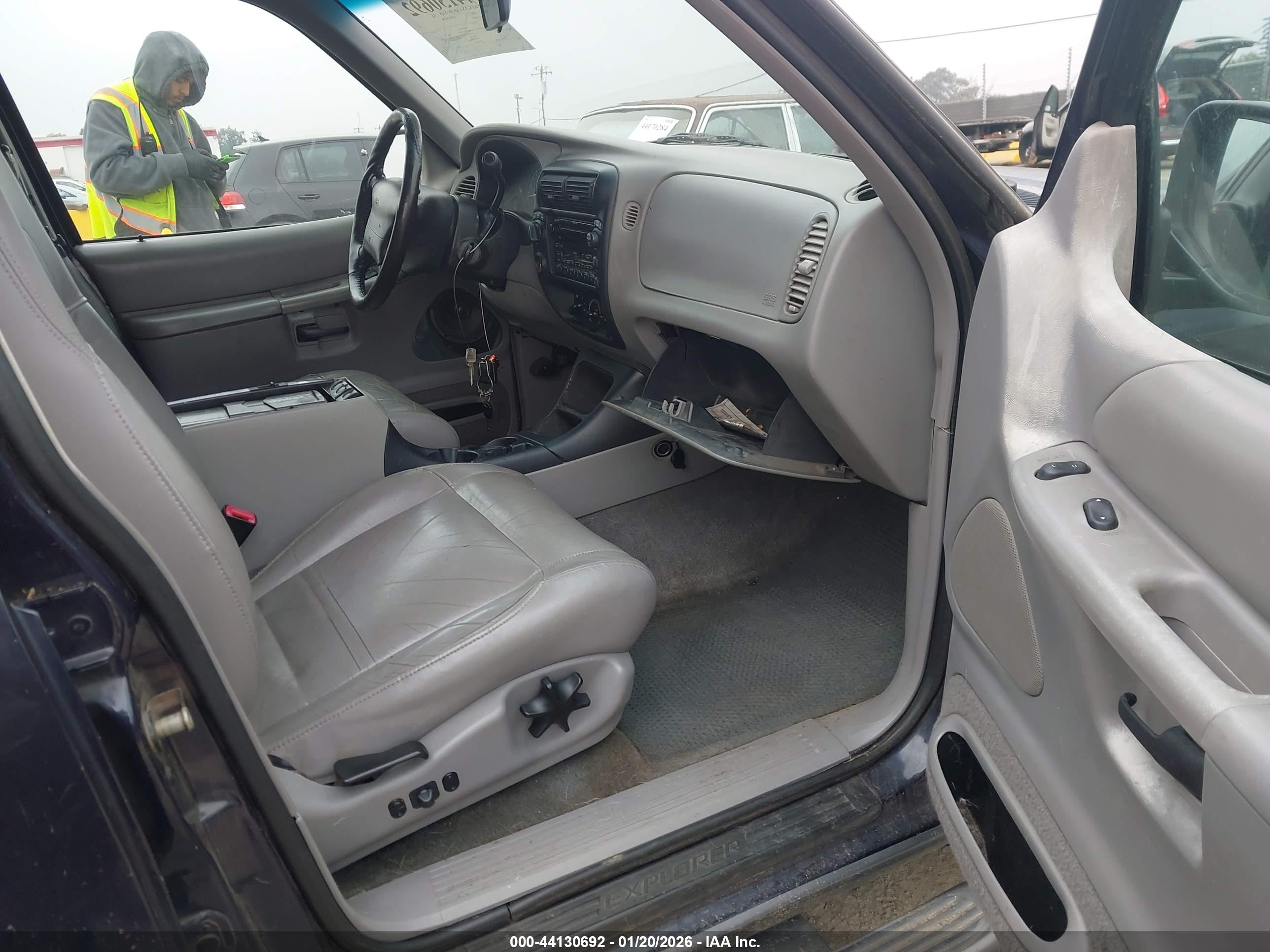 FORD EXPLORER image 5
