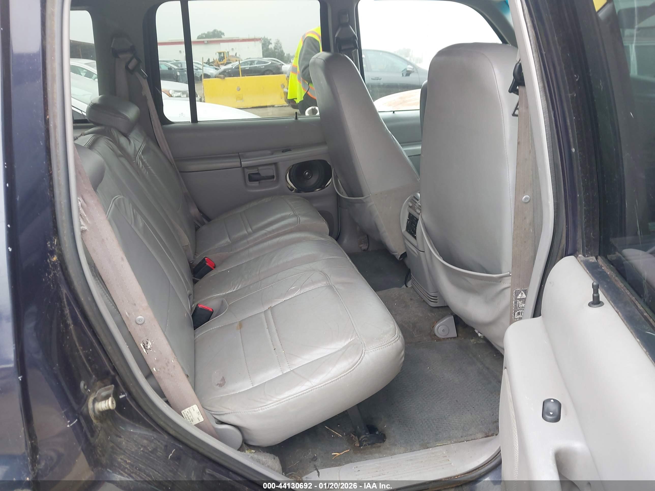 FORD EXPLORER image 8