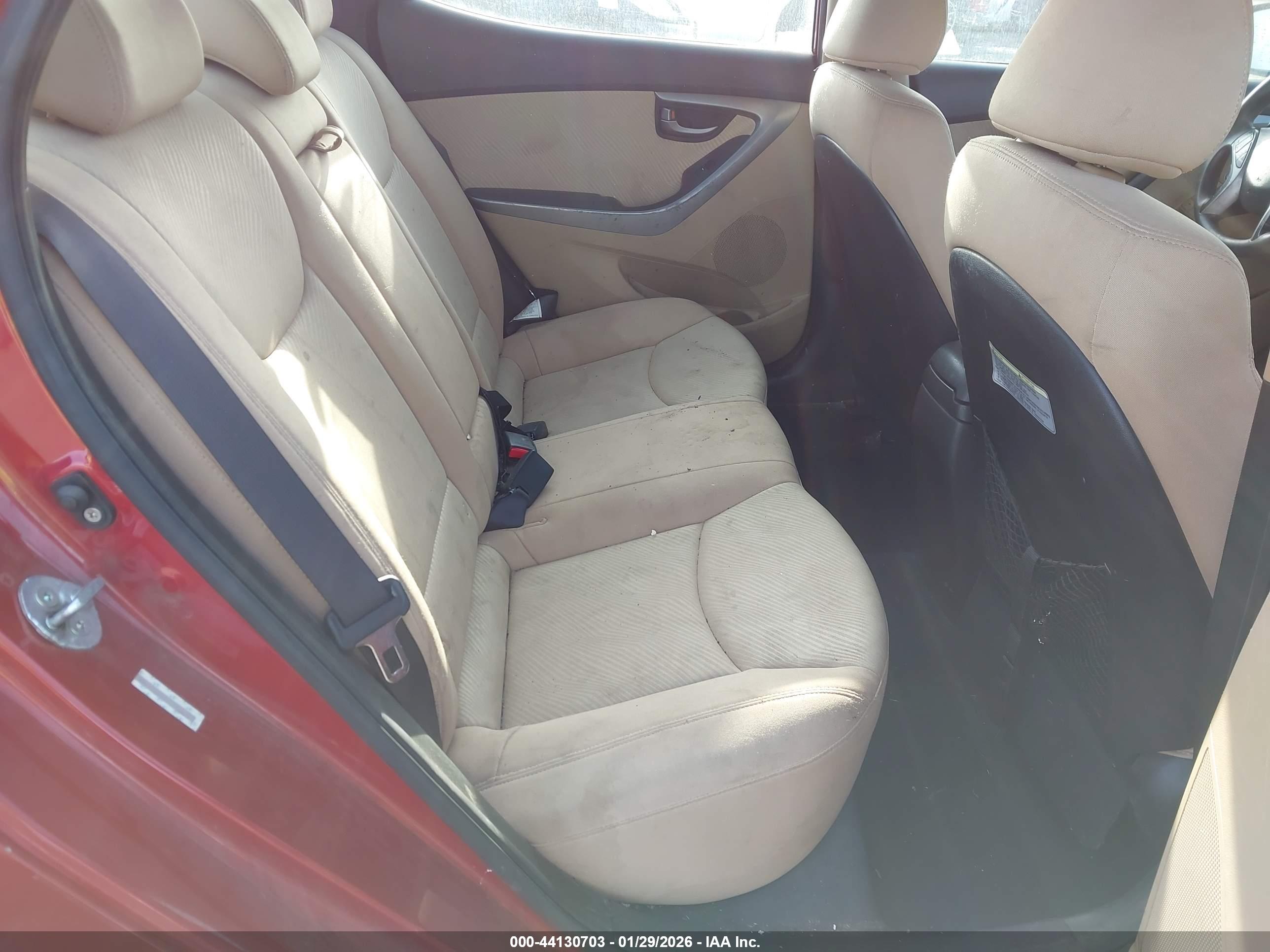 HYUNDAI ELANTRA image 8