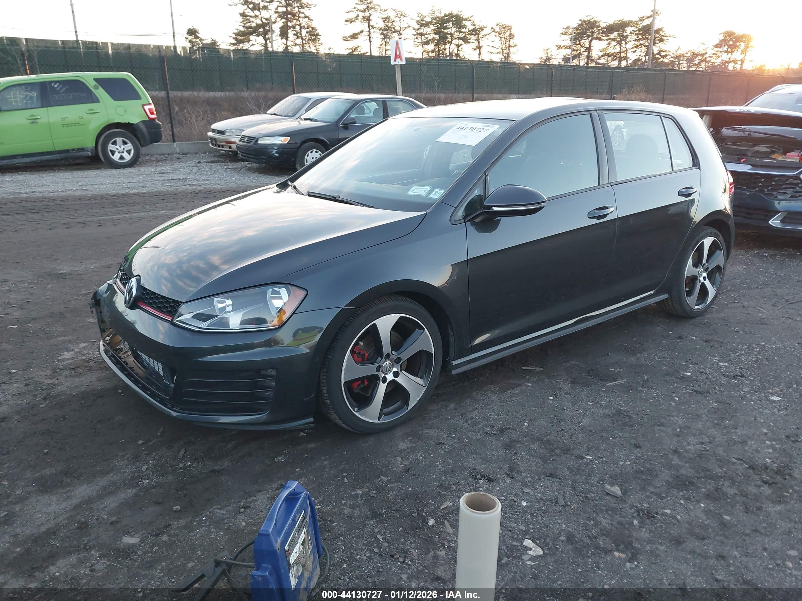 VOLKSWAGEN GOLF image 2