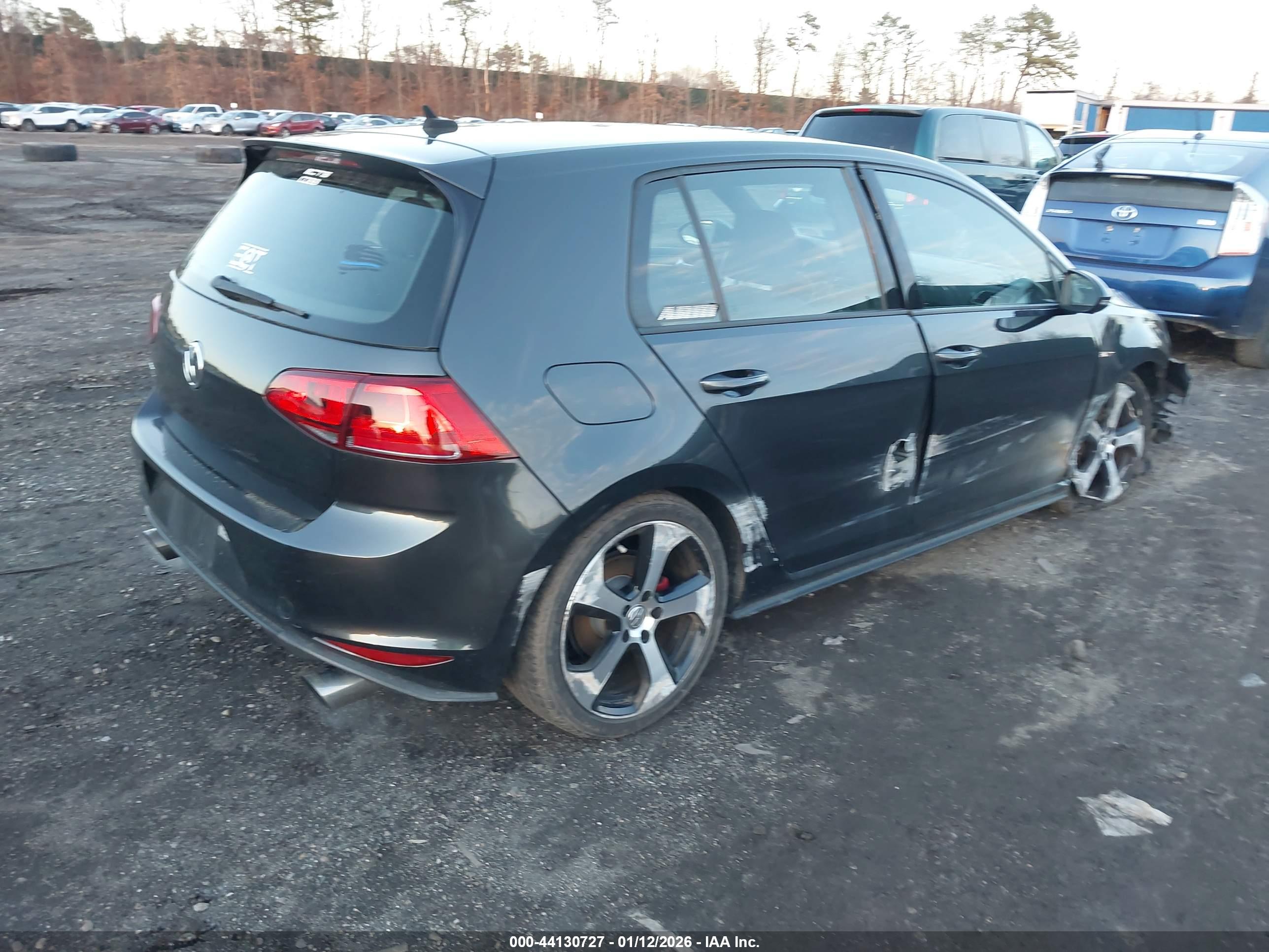 VOLKSWAGEN GOLF image 4