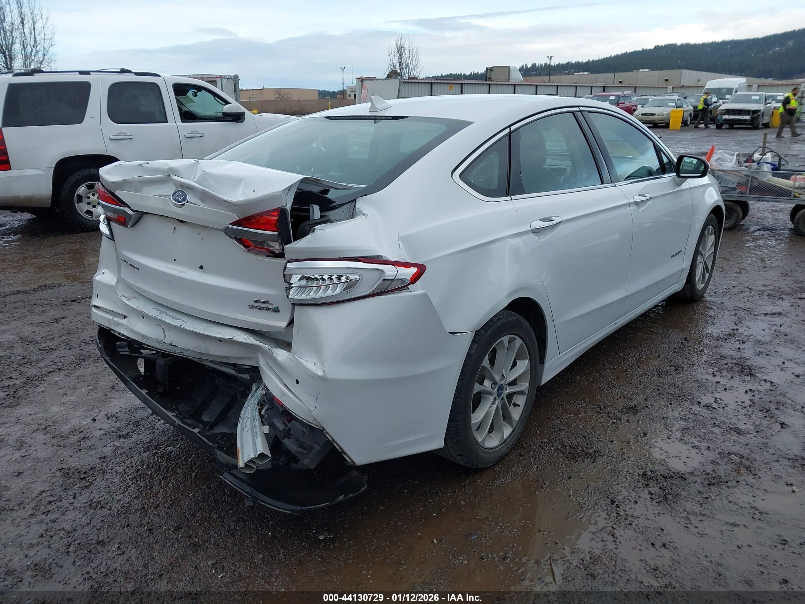 FORD FUSION image 4