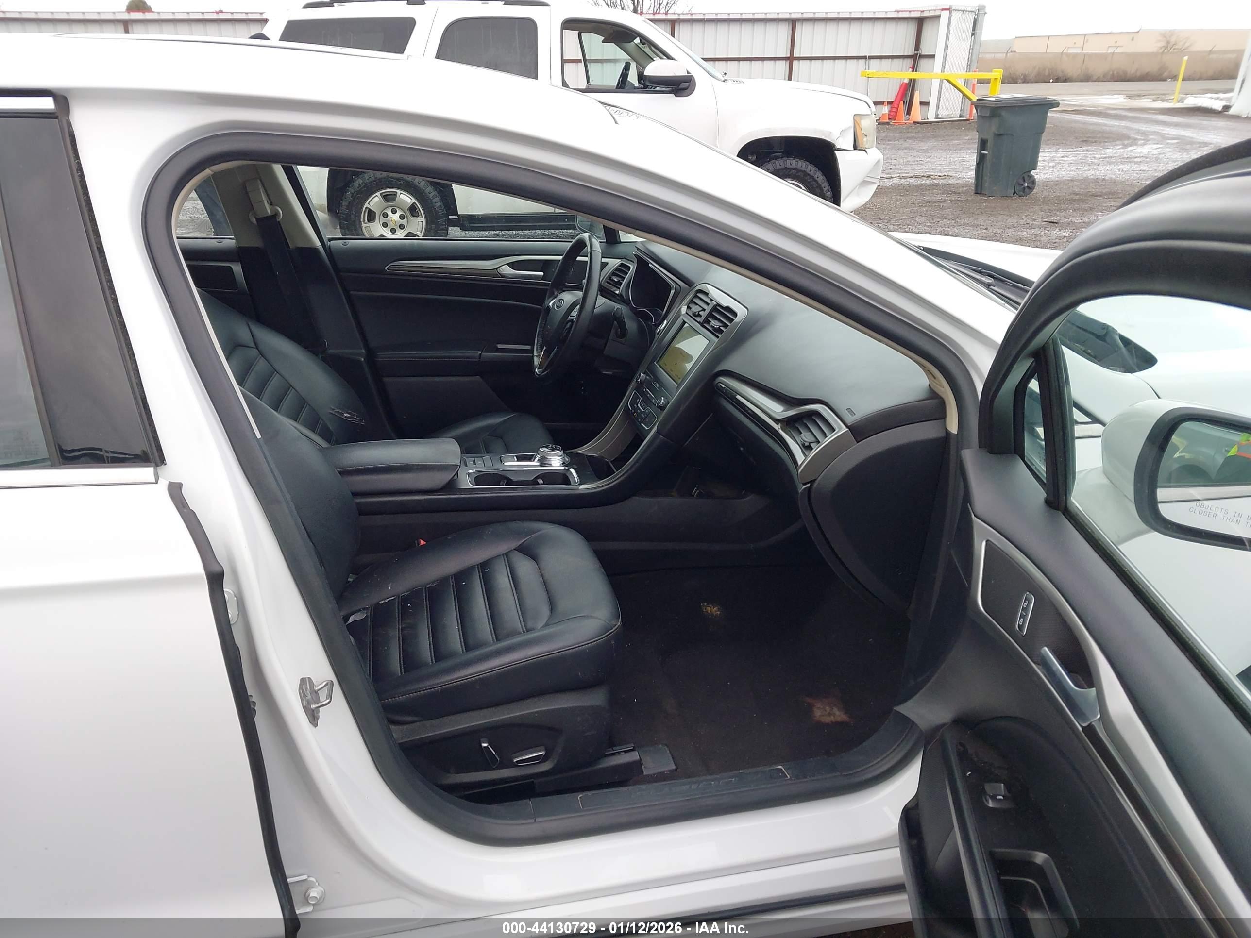 FORD FUSION image 5
