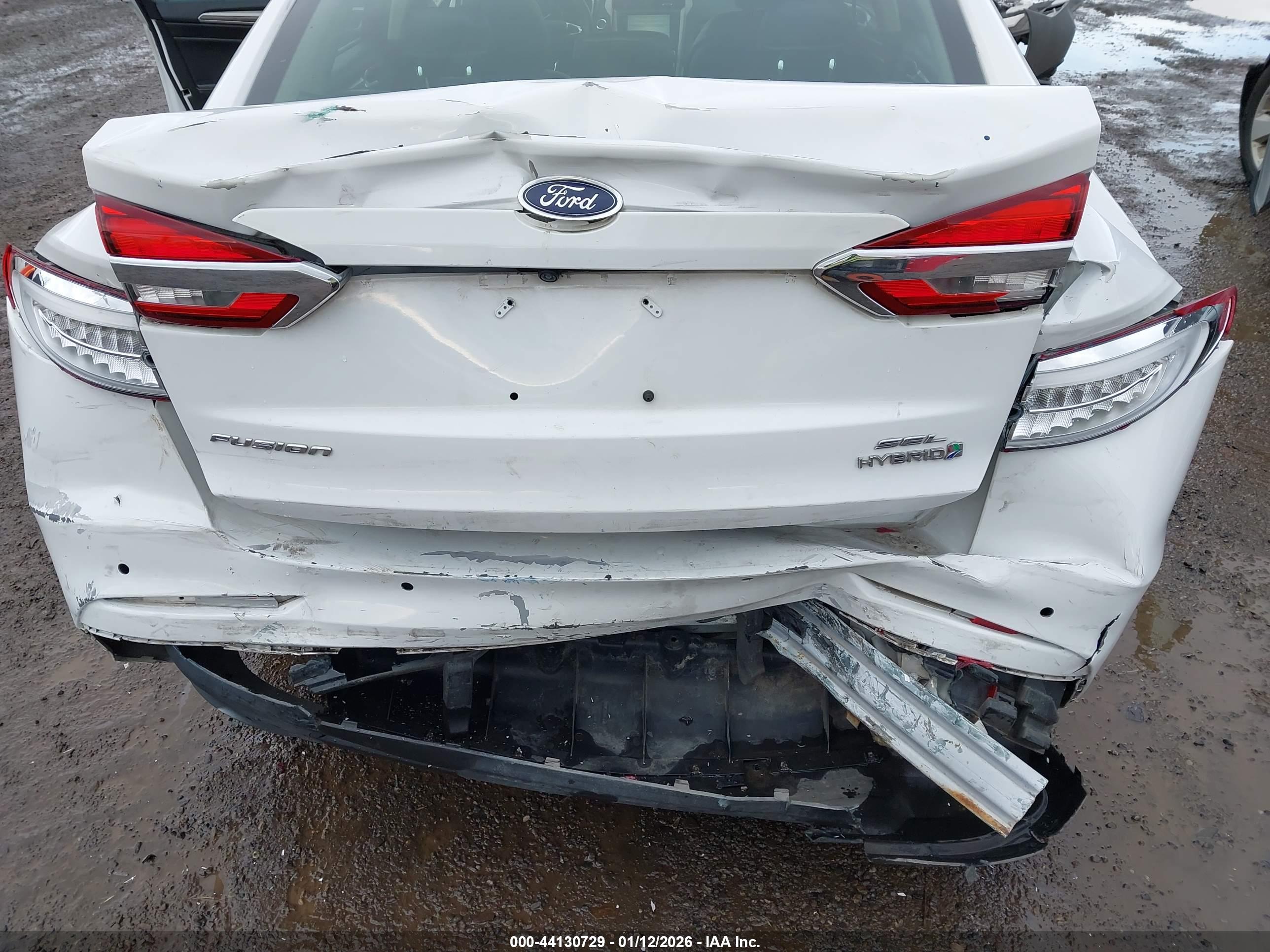 FORD FUSION image 6