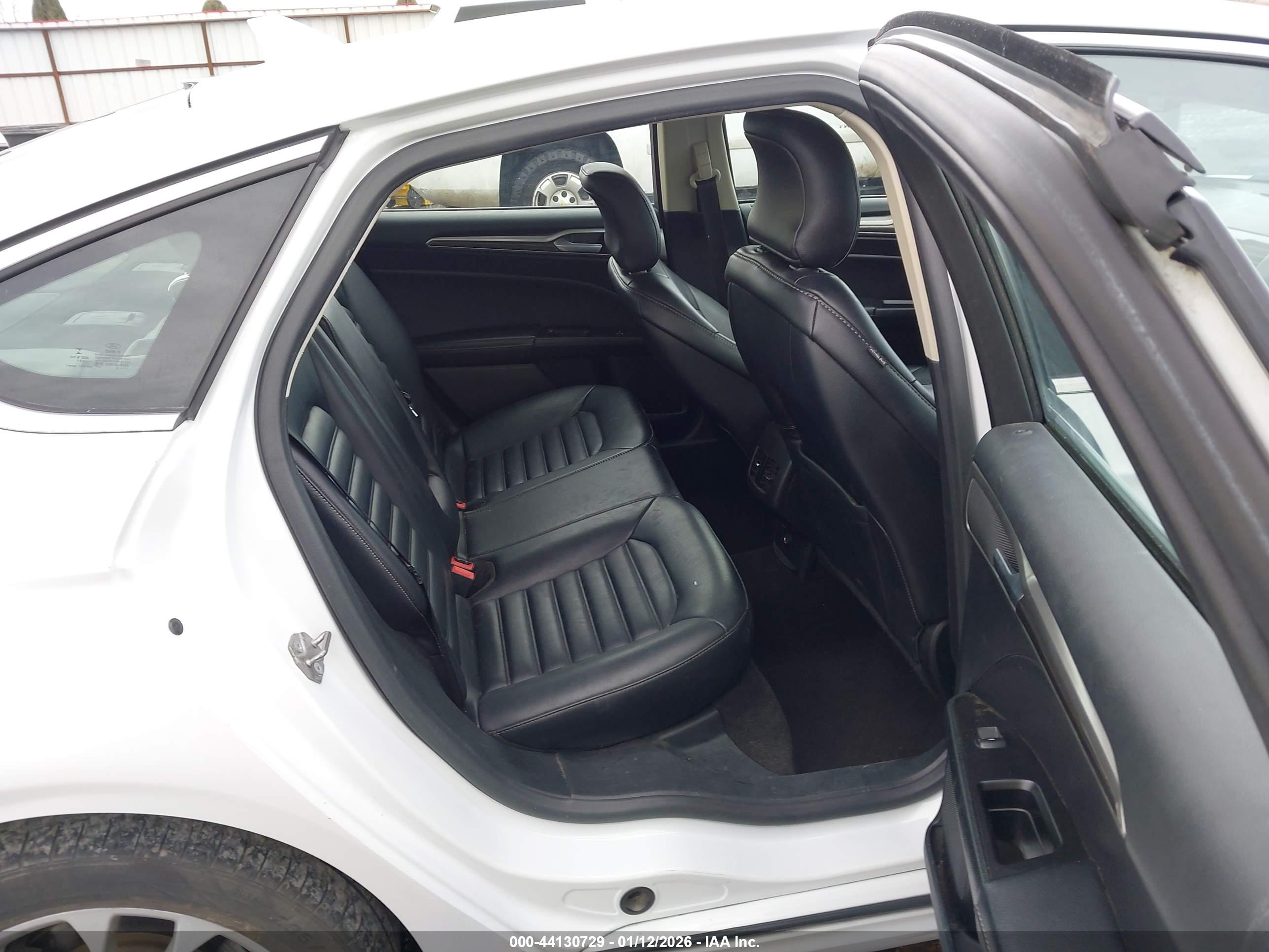 FORD FUSION image 8