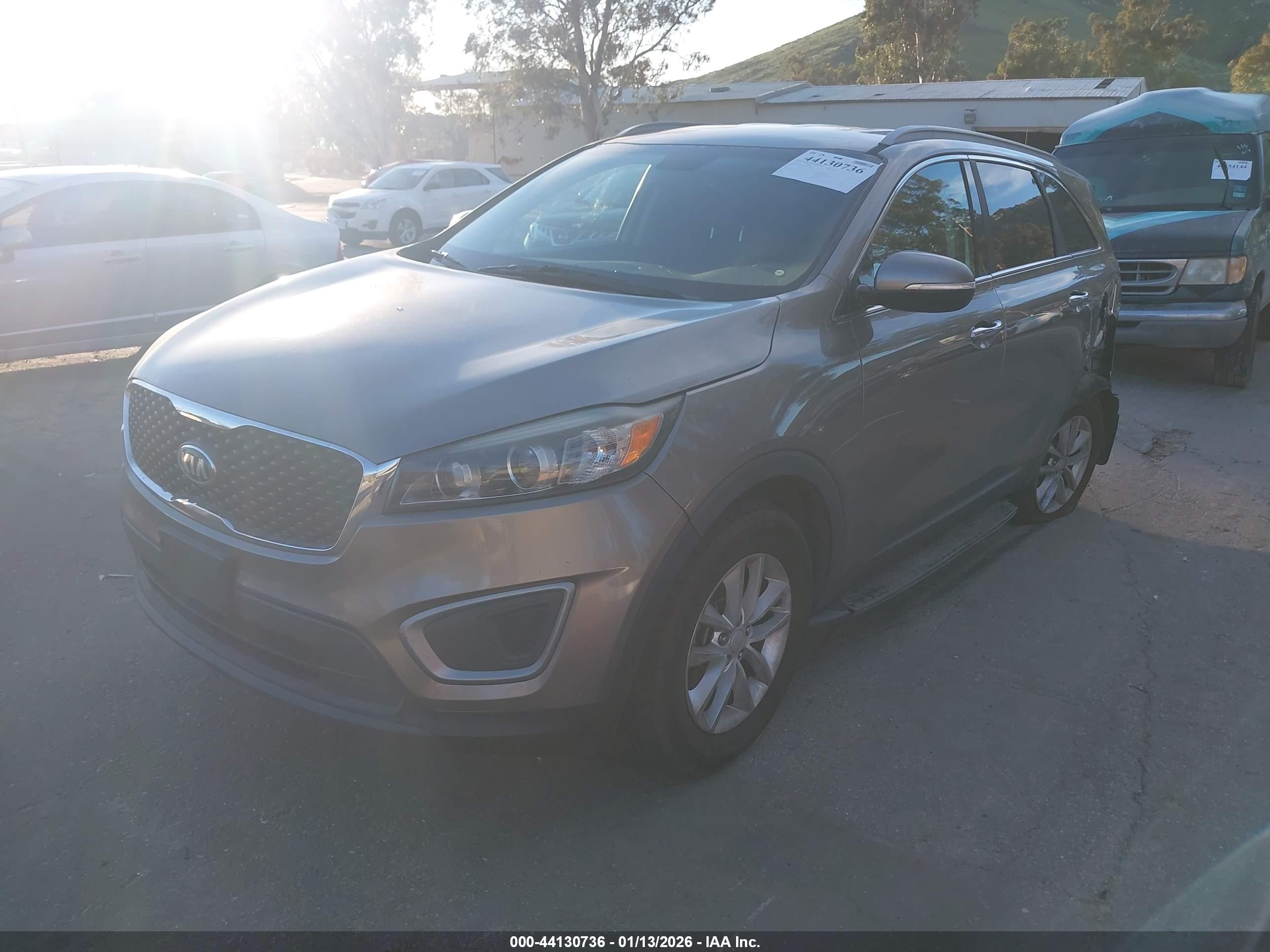 KIA SORENTO image 2