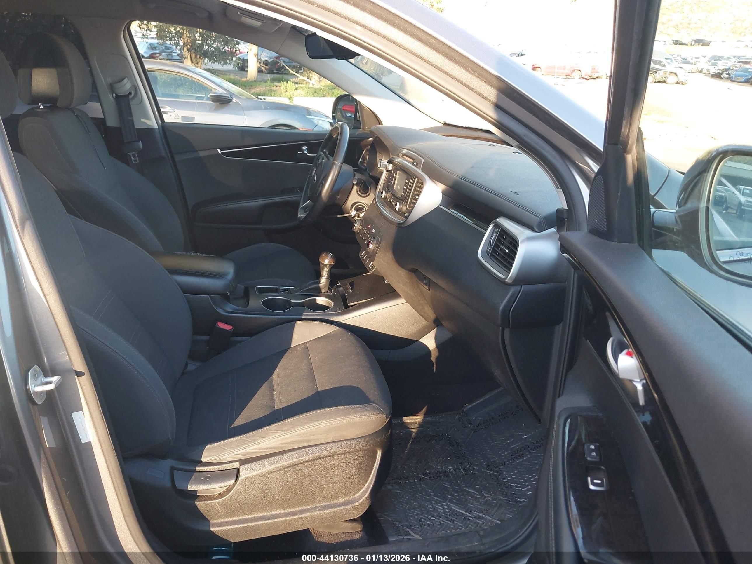KIA SORENTO image 5
