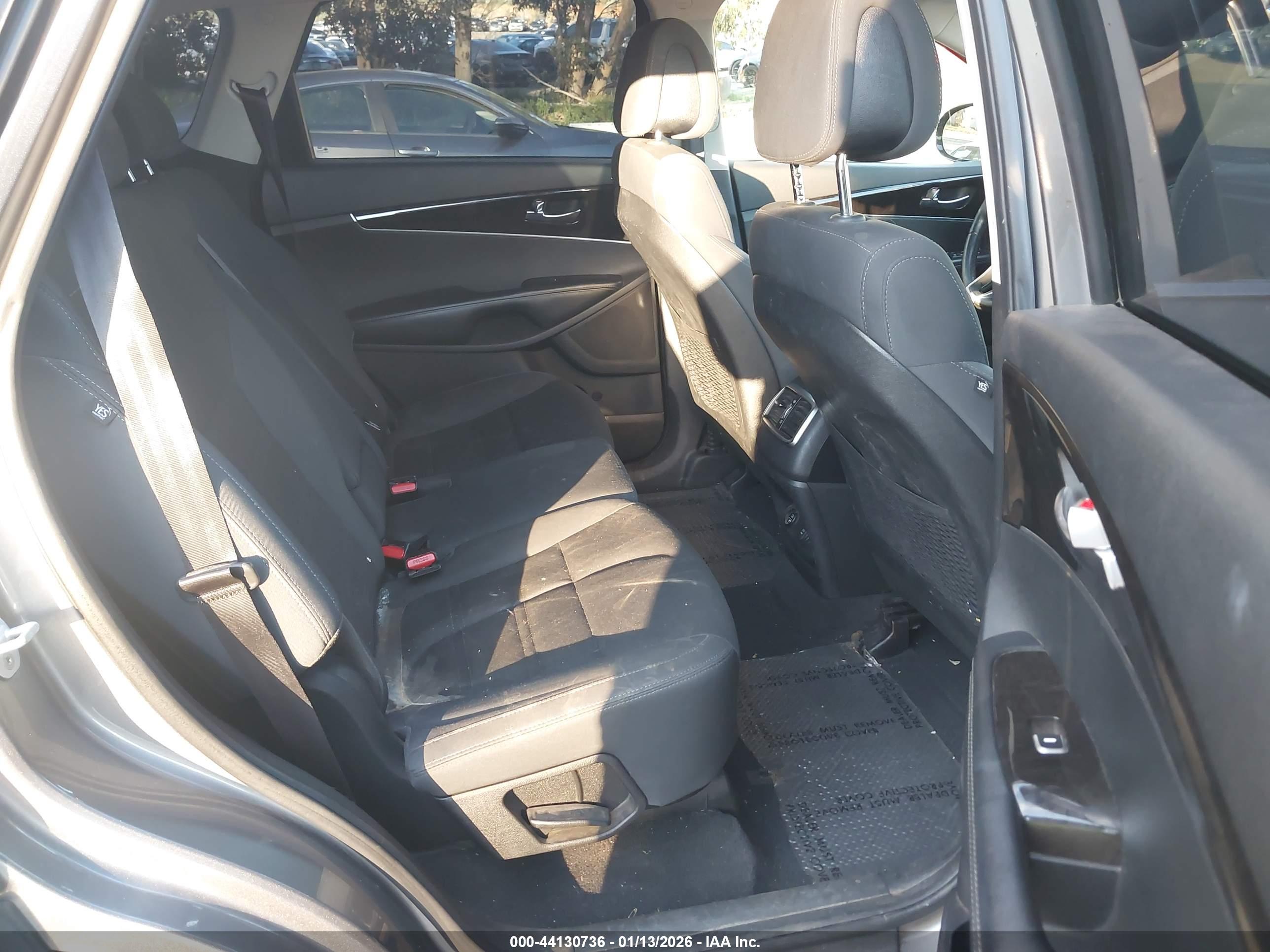 KIA SORENTO image 8