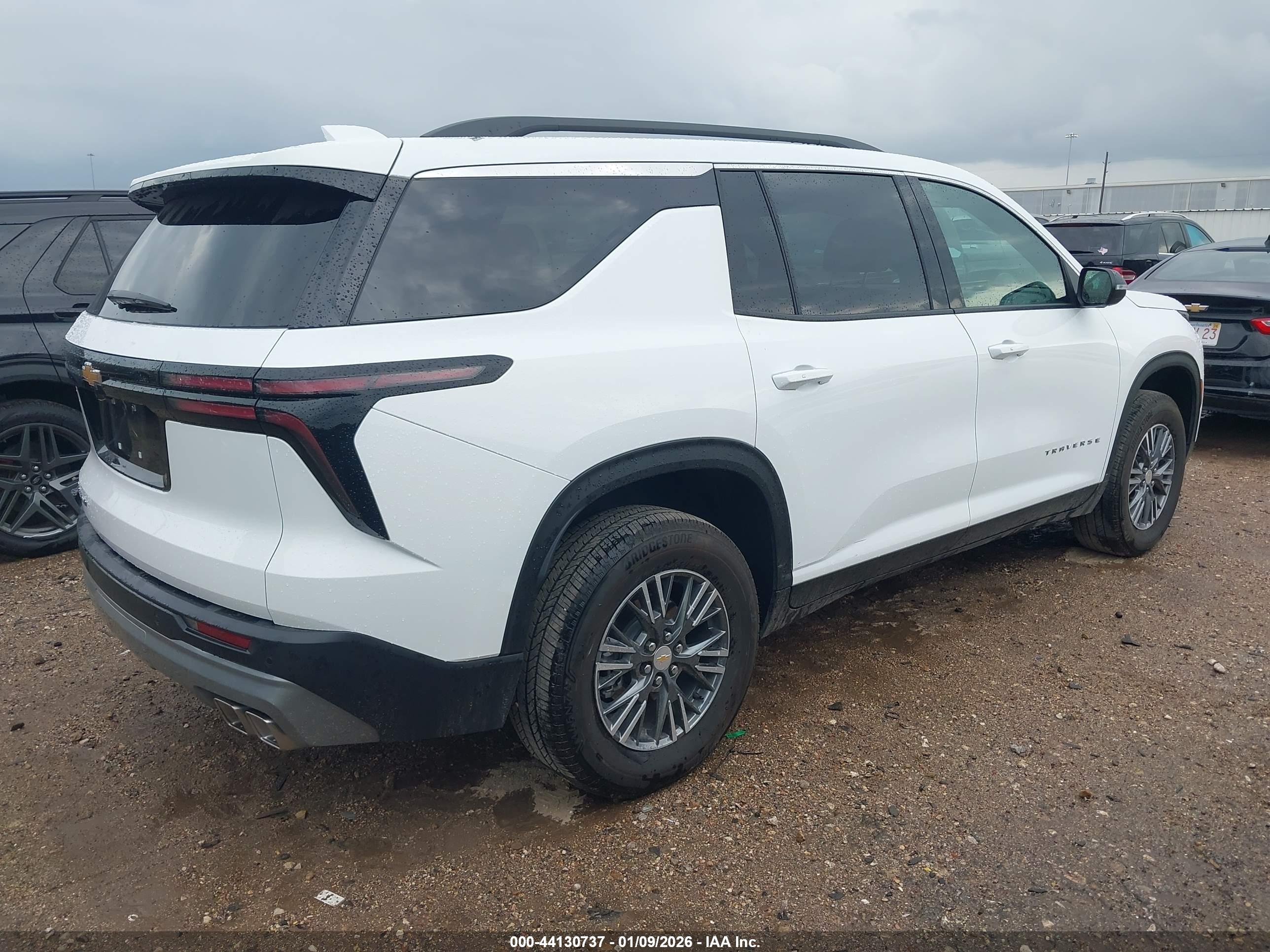 CHEVROLET TRAVERSE image 4