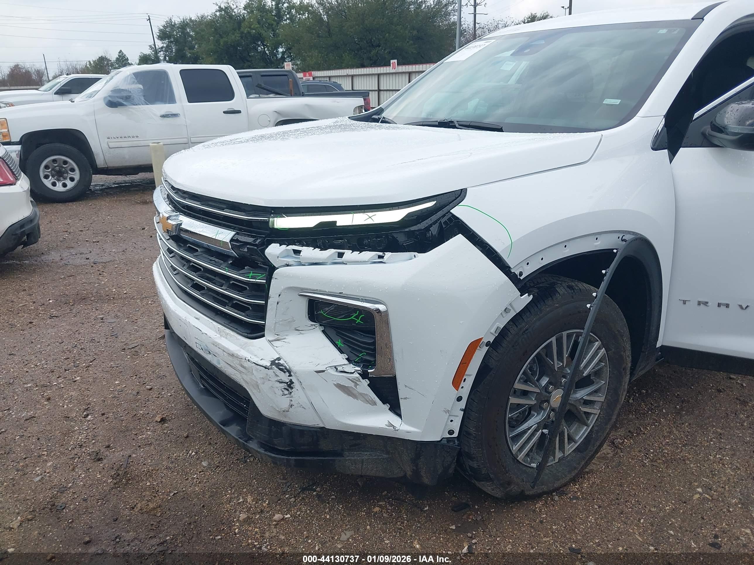 CHEVROLET TRAVERSE image 6