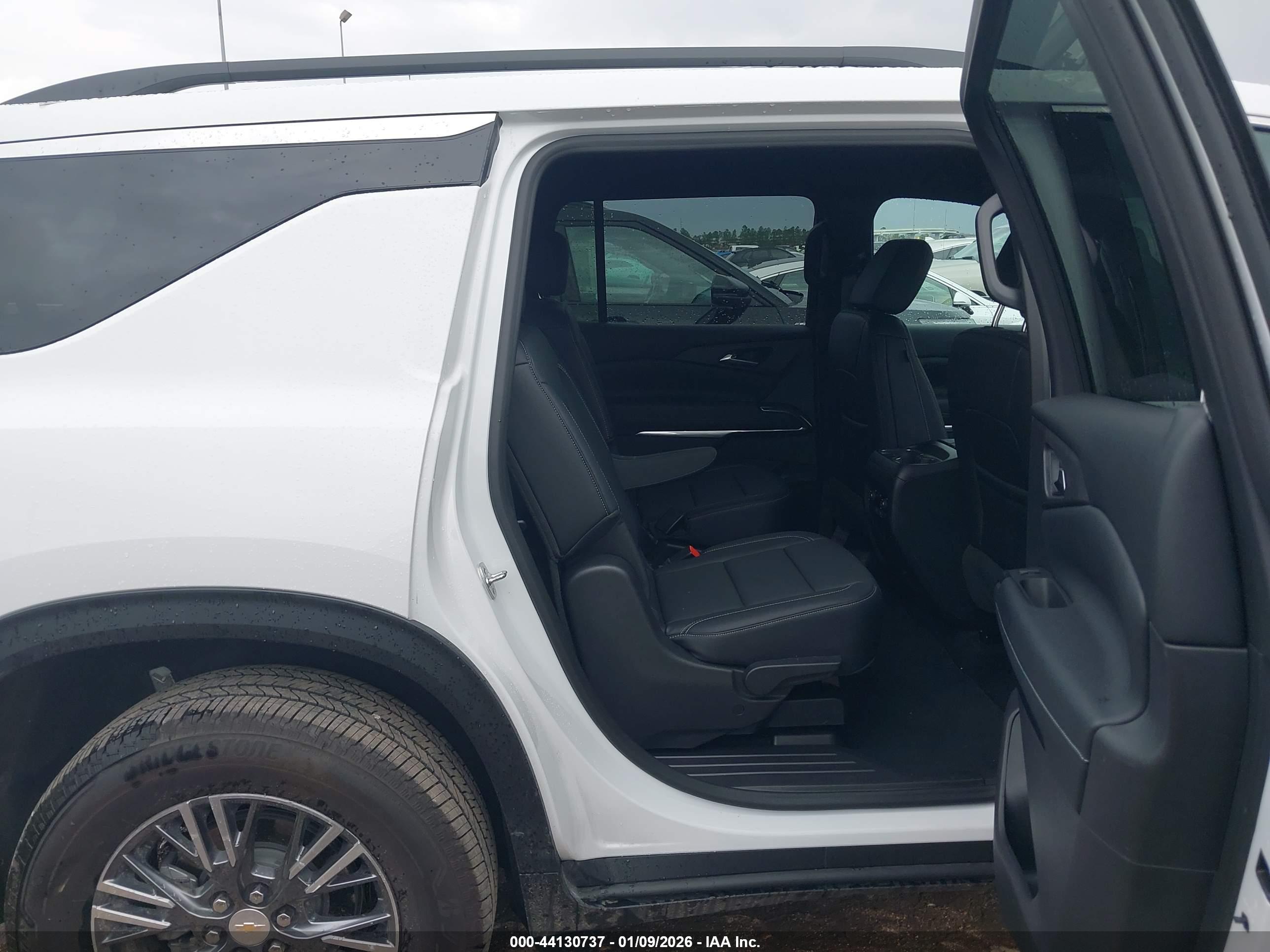 CHEVROLET TRAVERSE image 8
