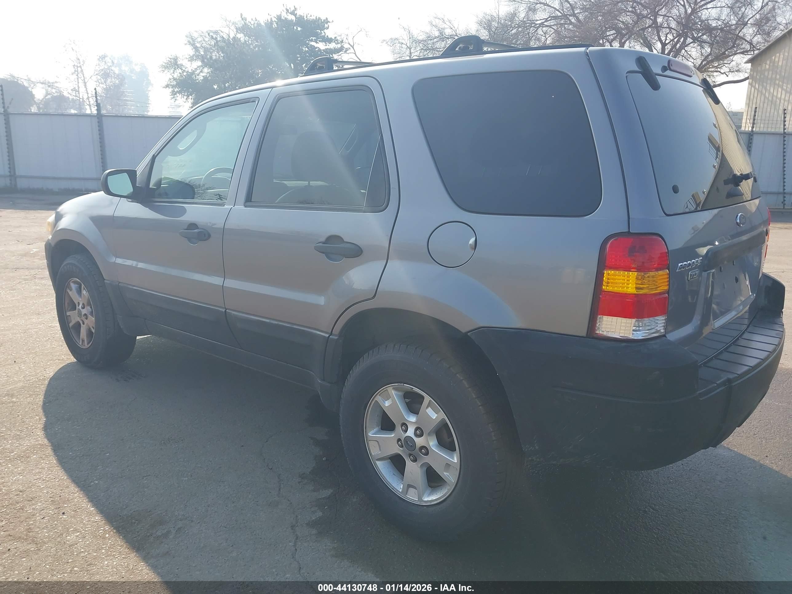 FORD ESCAPE image 3