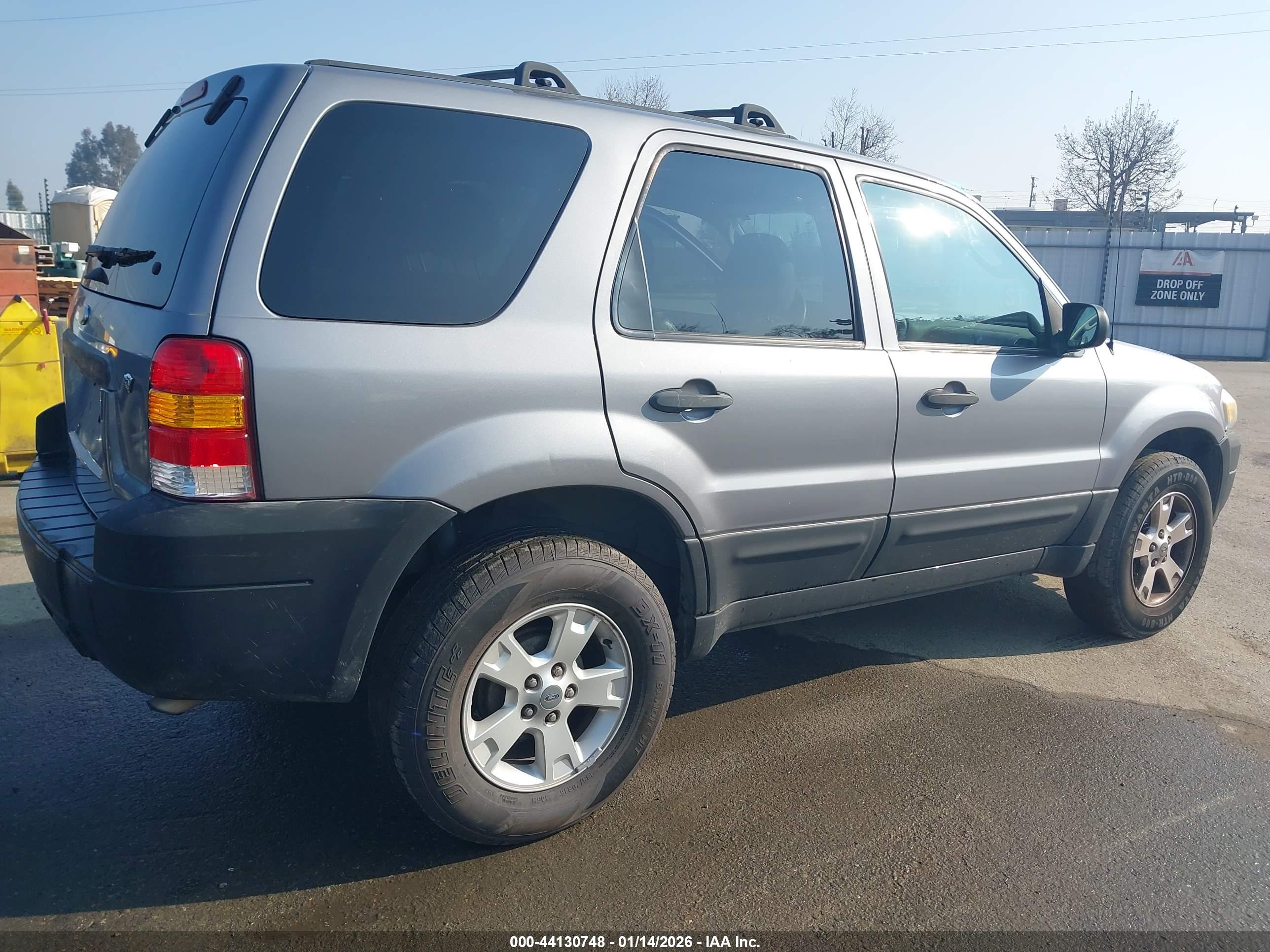 FORD ESCAPE image 4