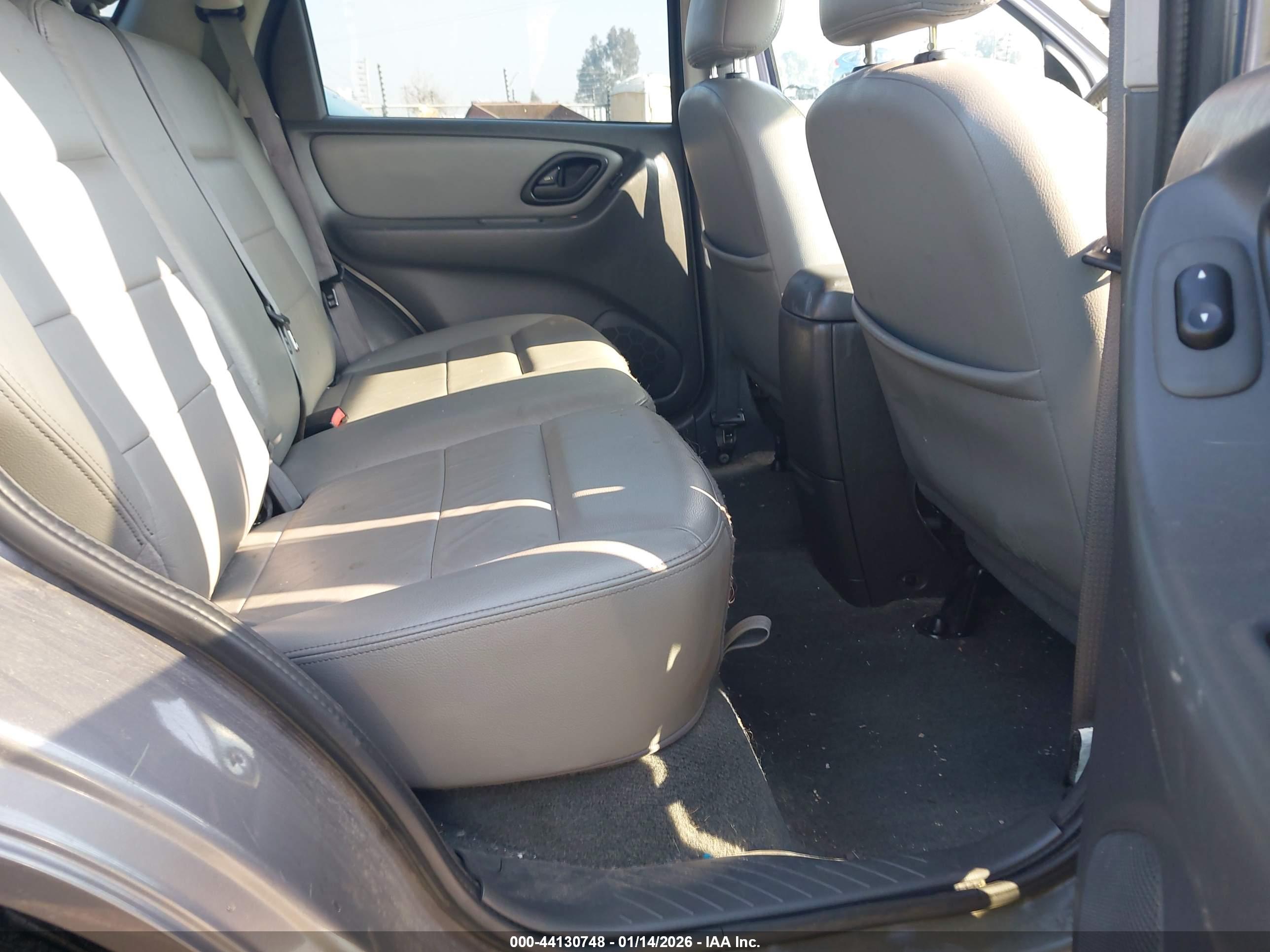 FORD ESCAPE image 8