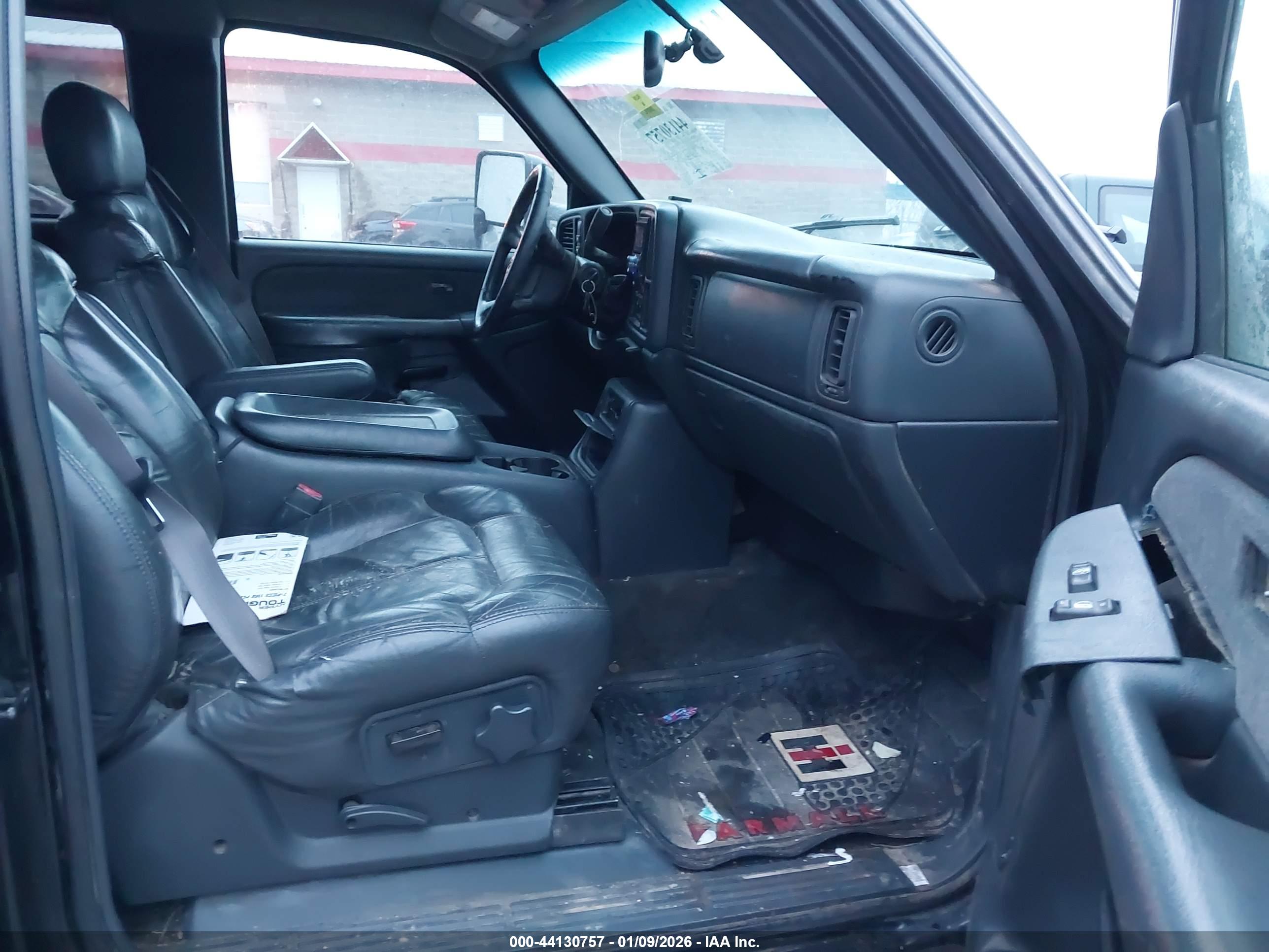 CHEVROLET SILVERADO image 5