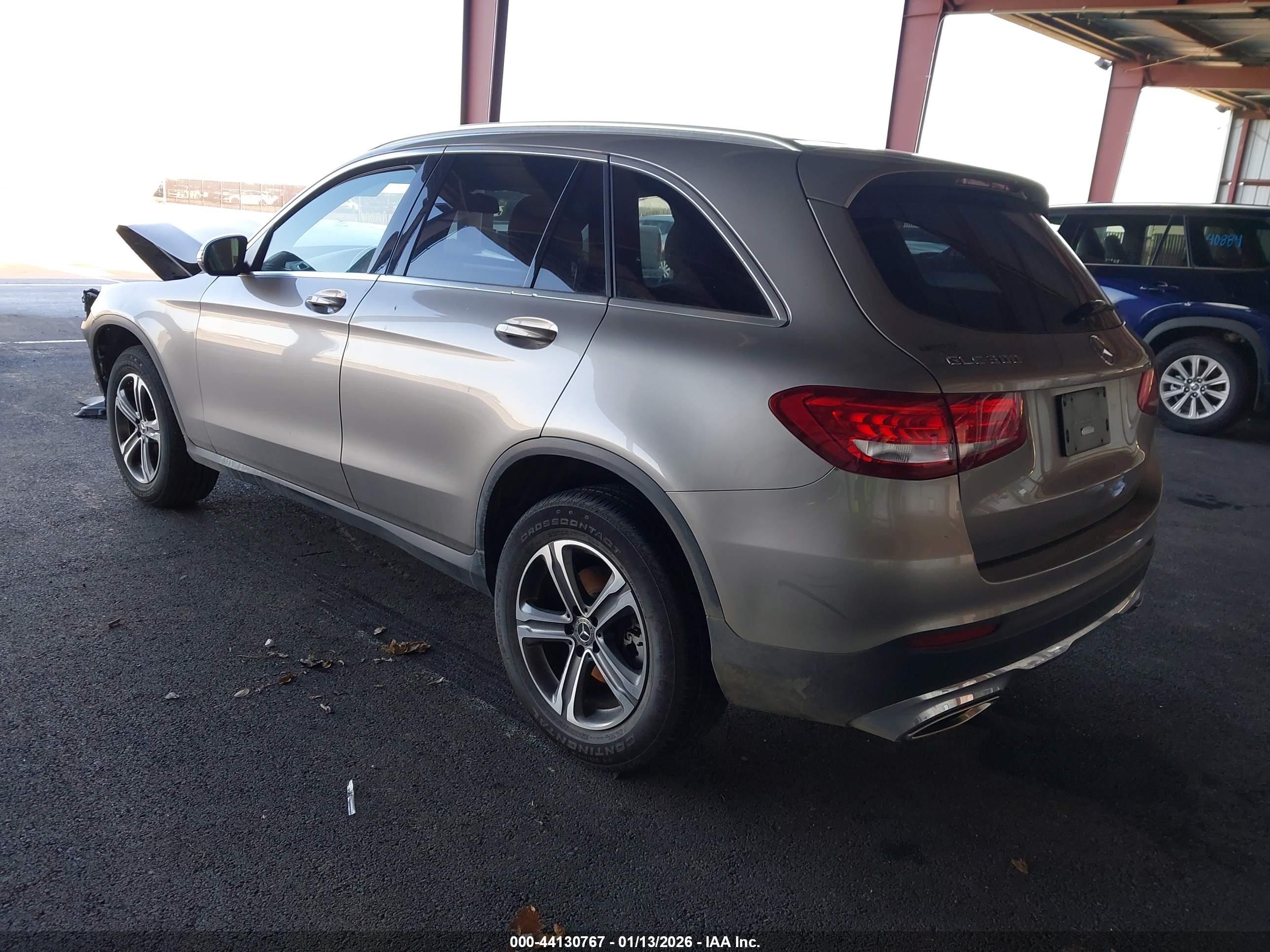 MERCEDES-BENZ GLC image 3