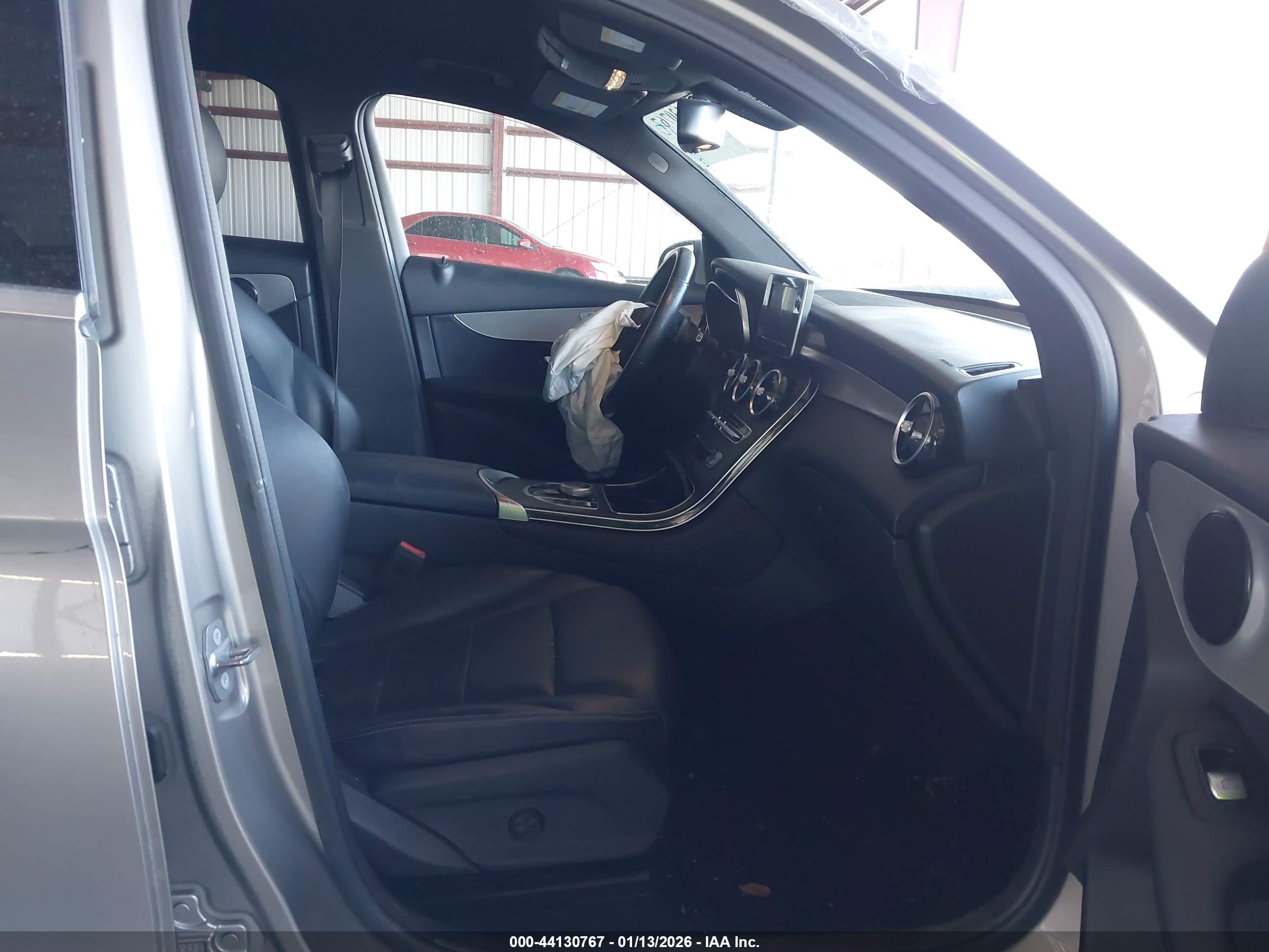 MERCEDES-BENZ GLC image 5