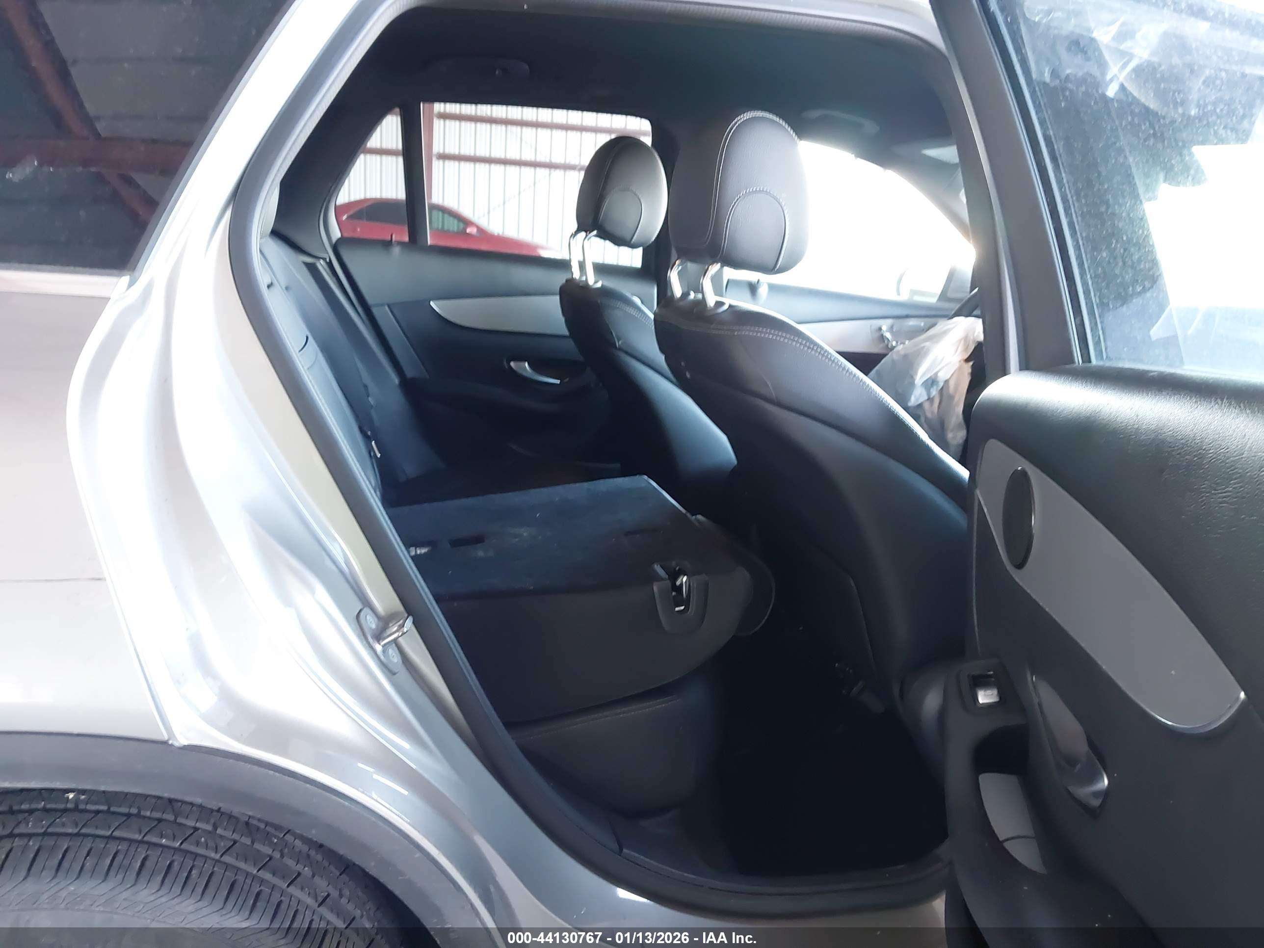 MERCEDES-BENZ GLC image 8