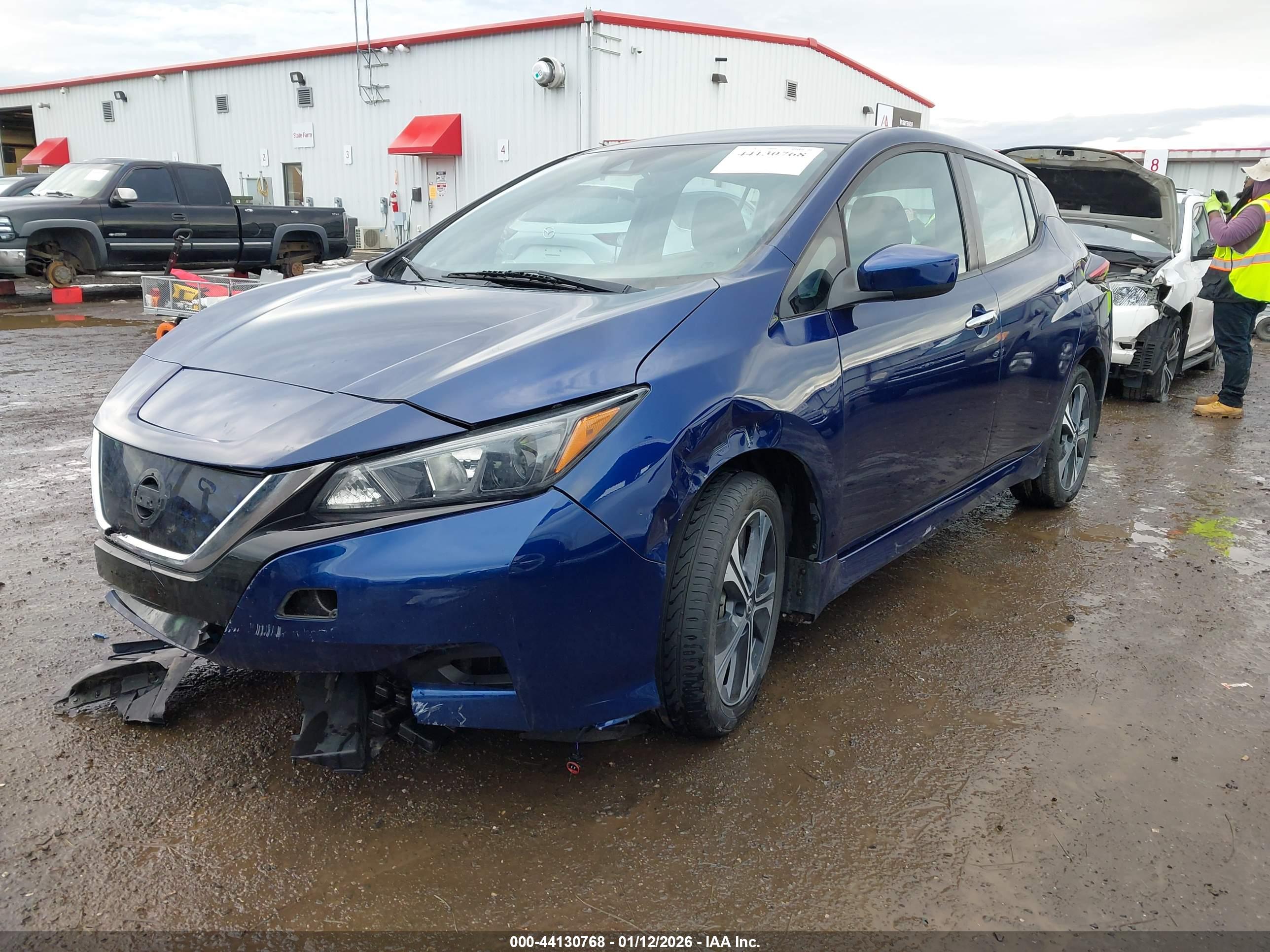 NISSAN LEAF image 2