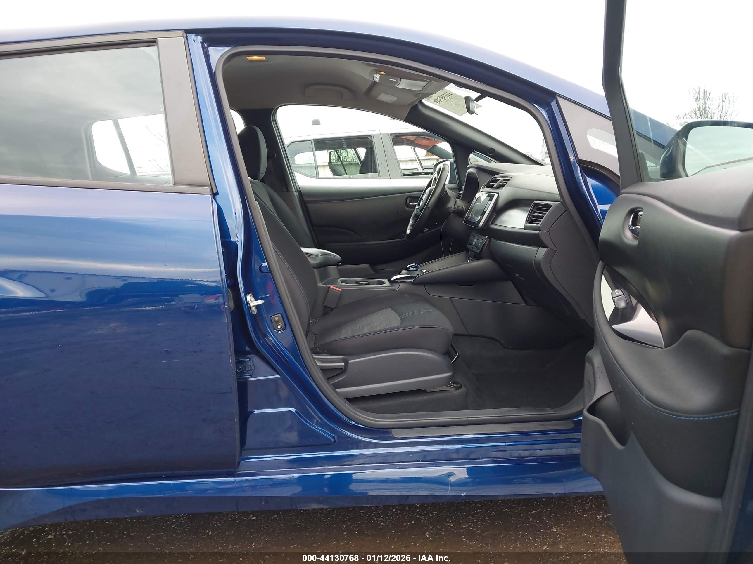 NISSAN LEAF image 5