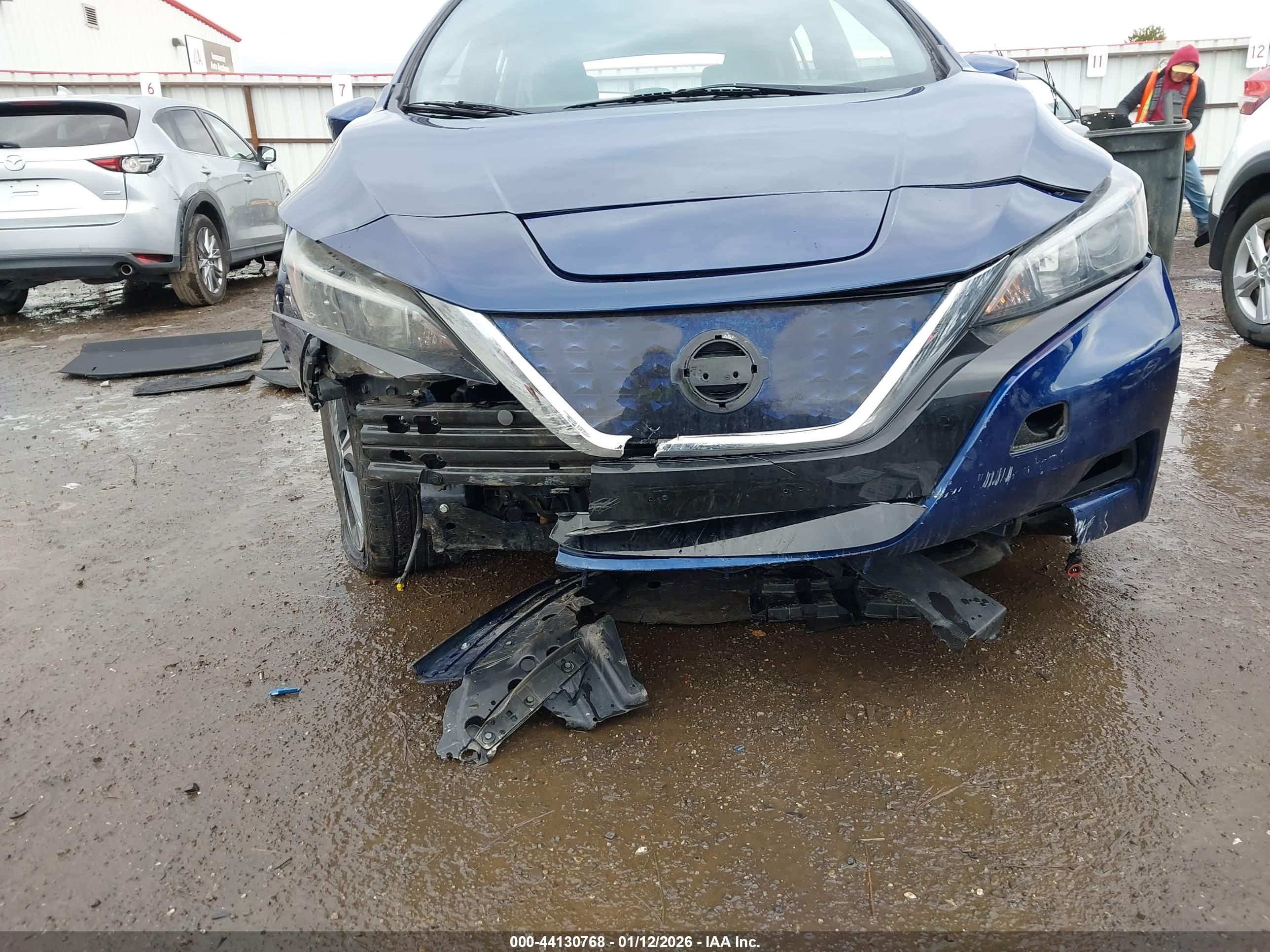 NISSAN LEAF image 6