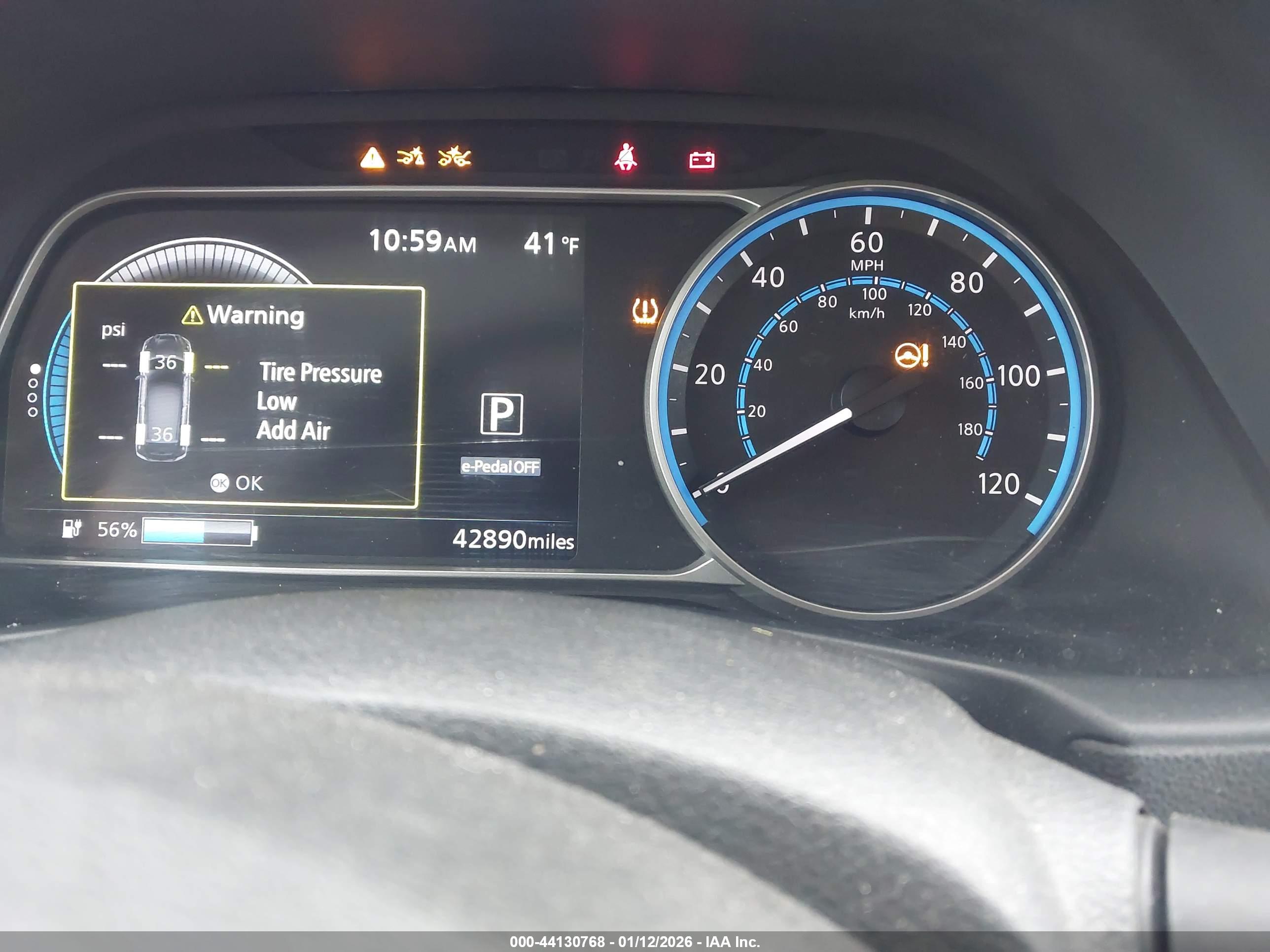 NISSAN LEAF image 7