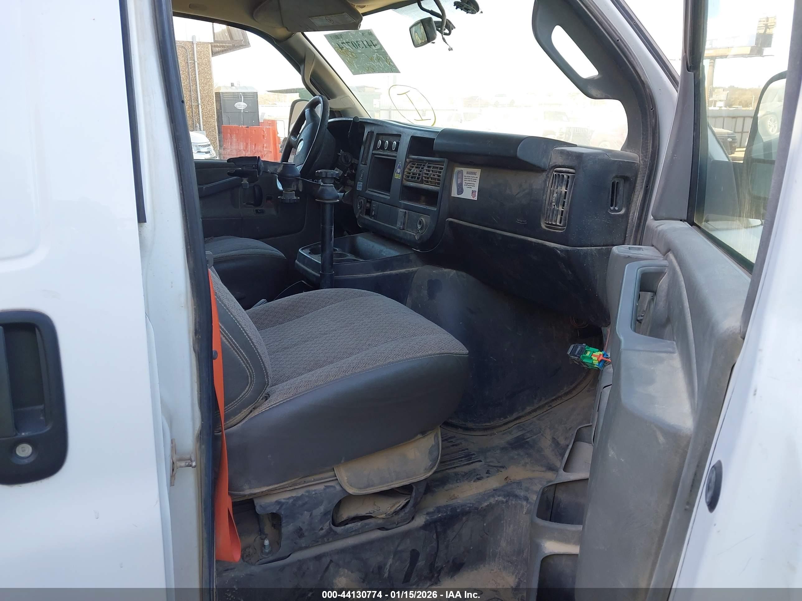 CHEVROLET EXPRESS image 5