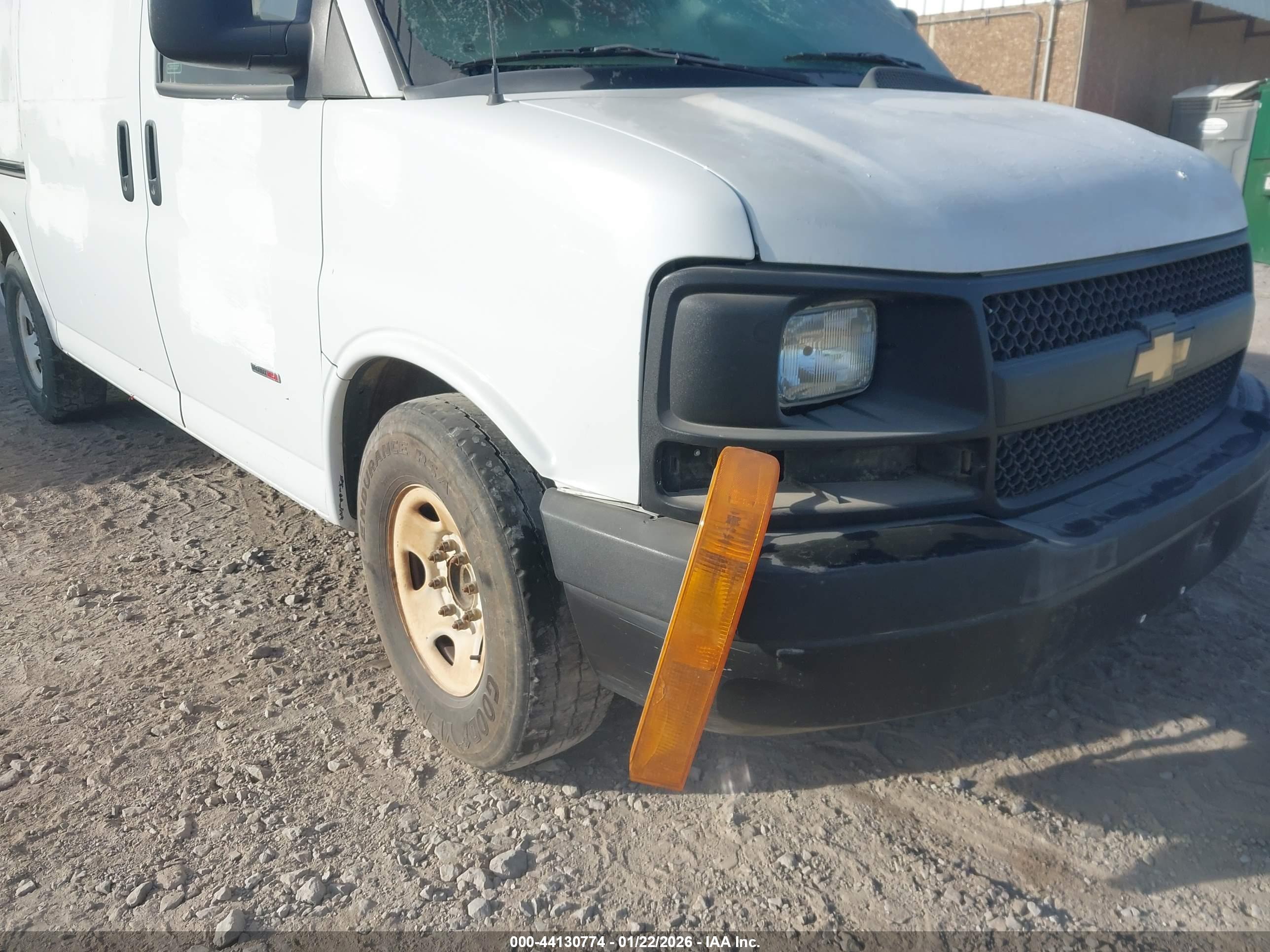 CHEVROLET EXPRESS image 6