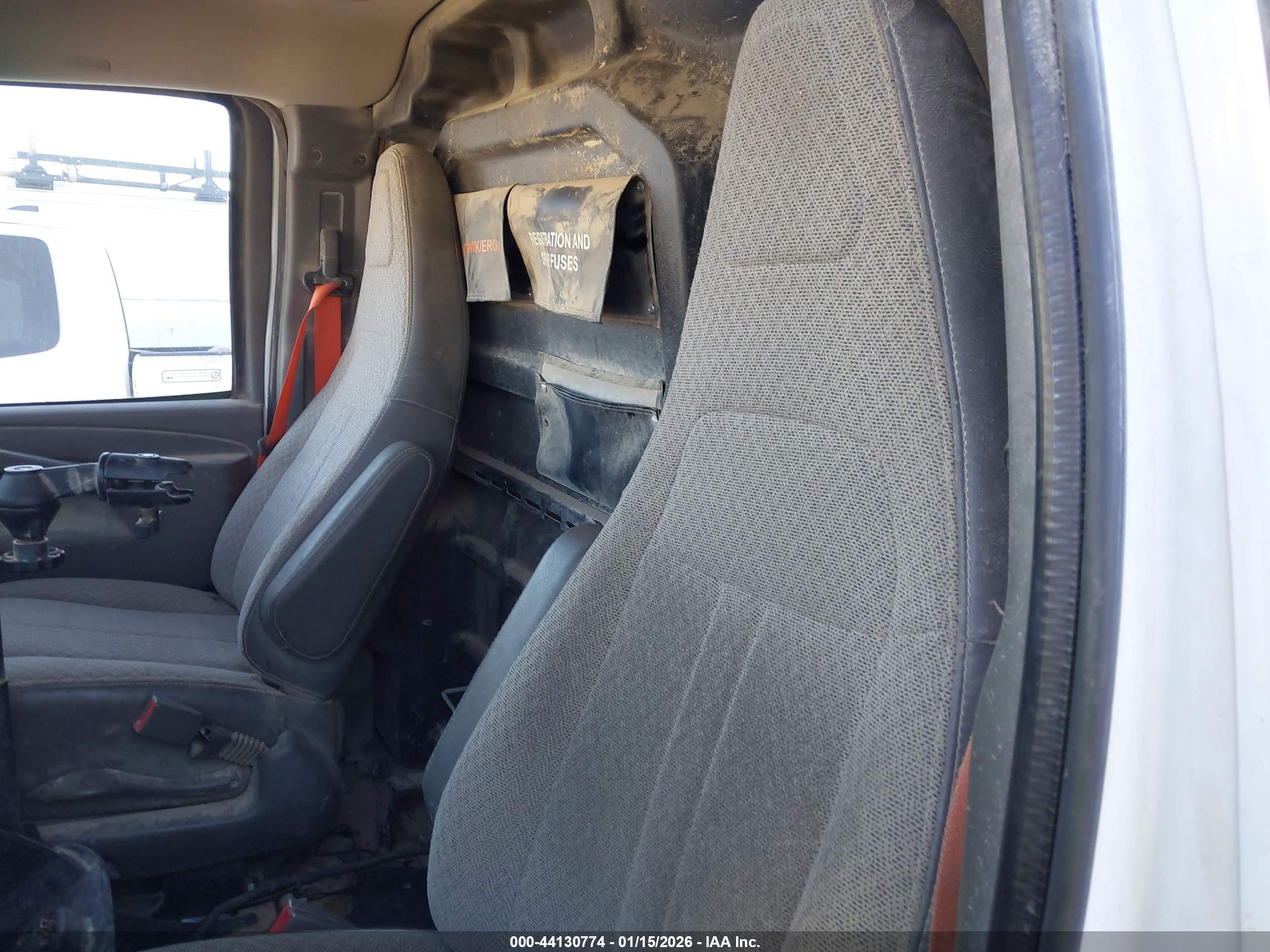 CHEVROLET EXPRESS image 8