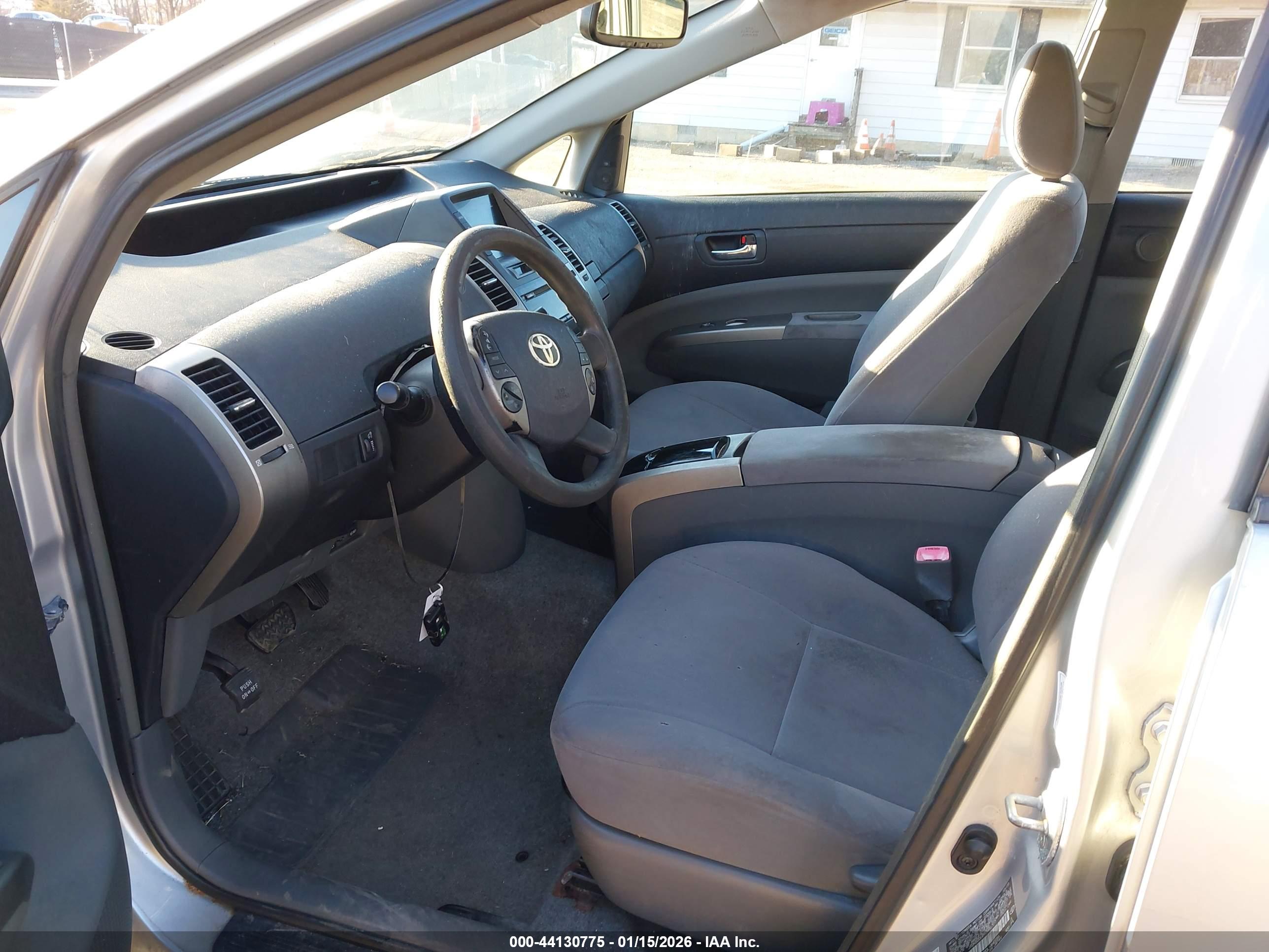 TOYOTA PRIUS image 5