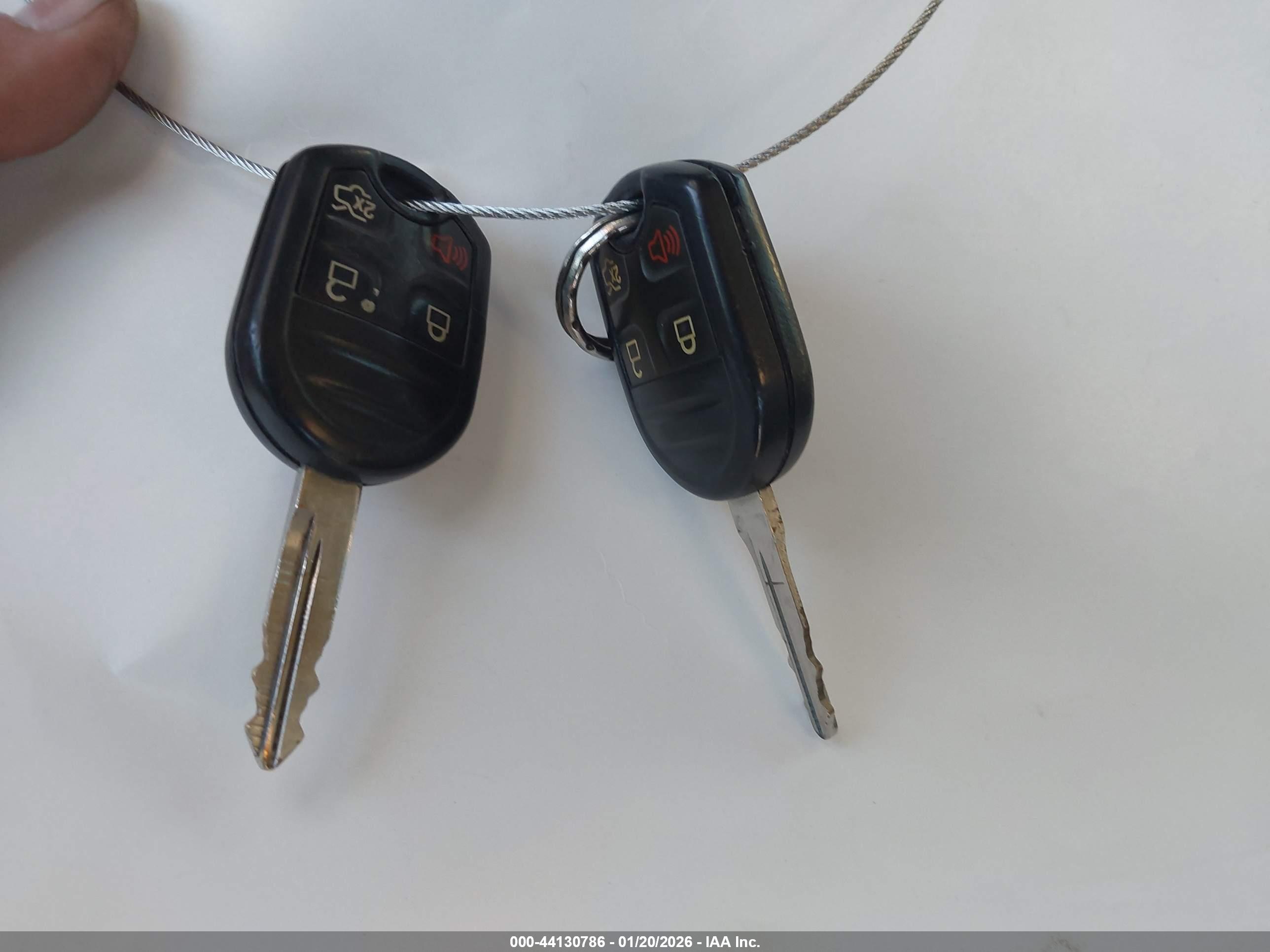 FORD TAURUS image 11