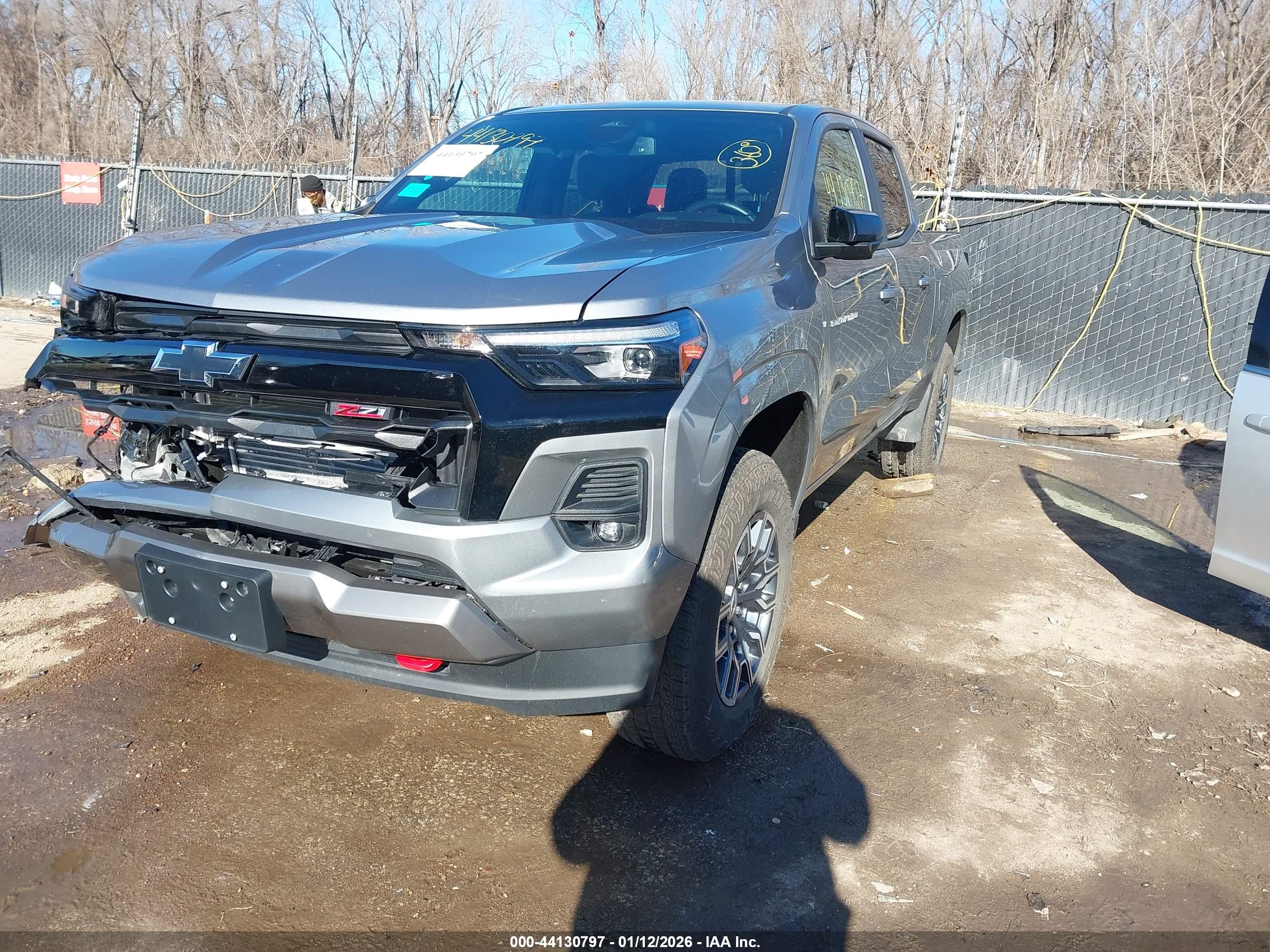 CHEVROLET COLORADO image 2