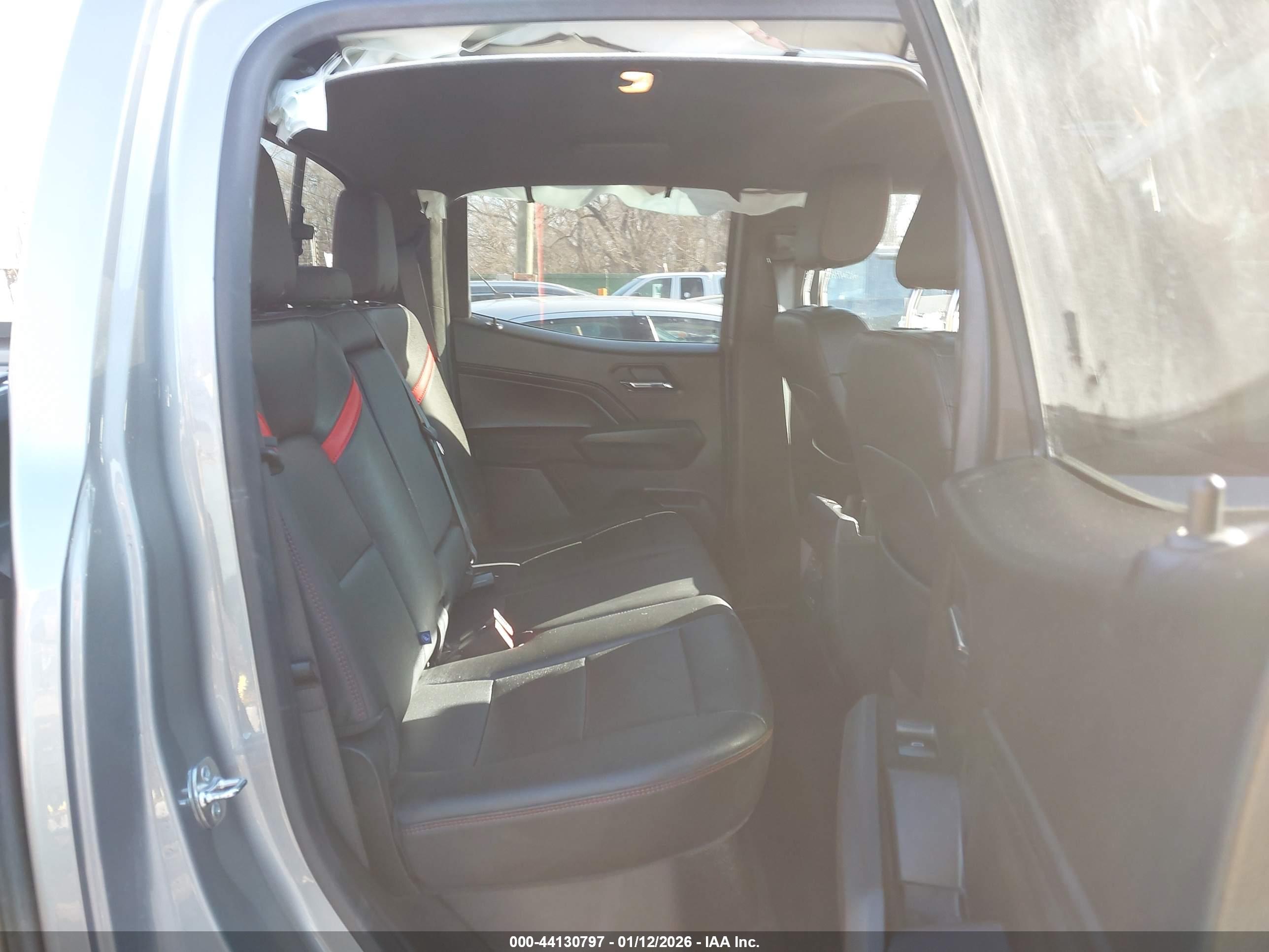 CHEVROLET COLORADO image 8