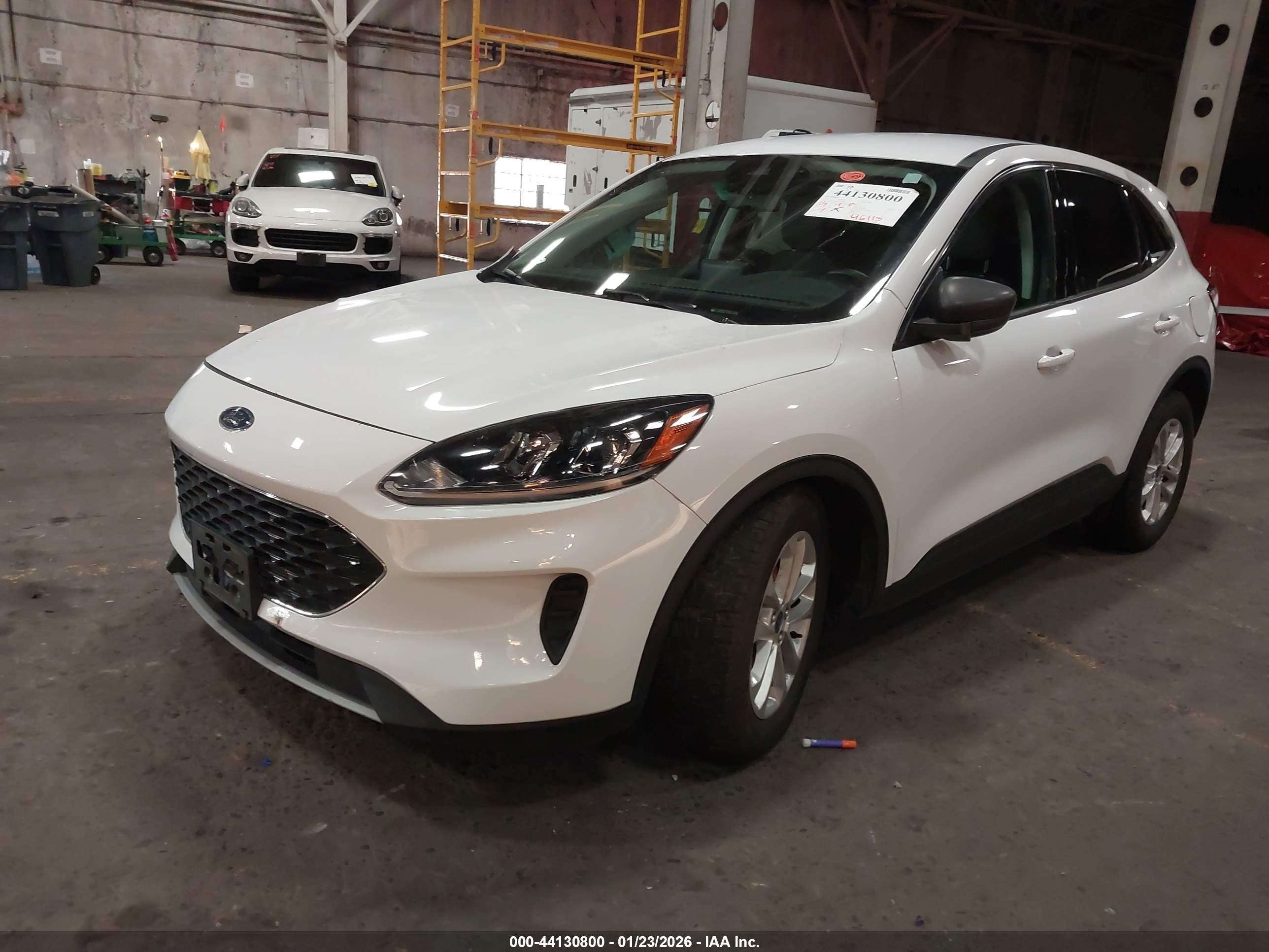 FORD ESCAPE image 2