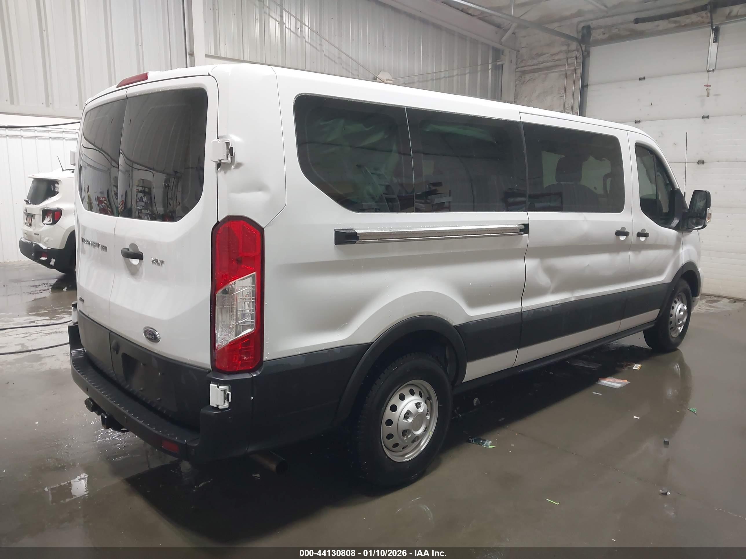 FORD TRANSIT-350 image 4