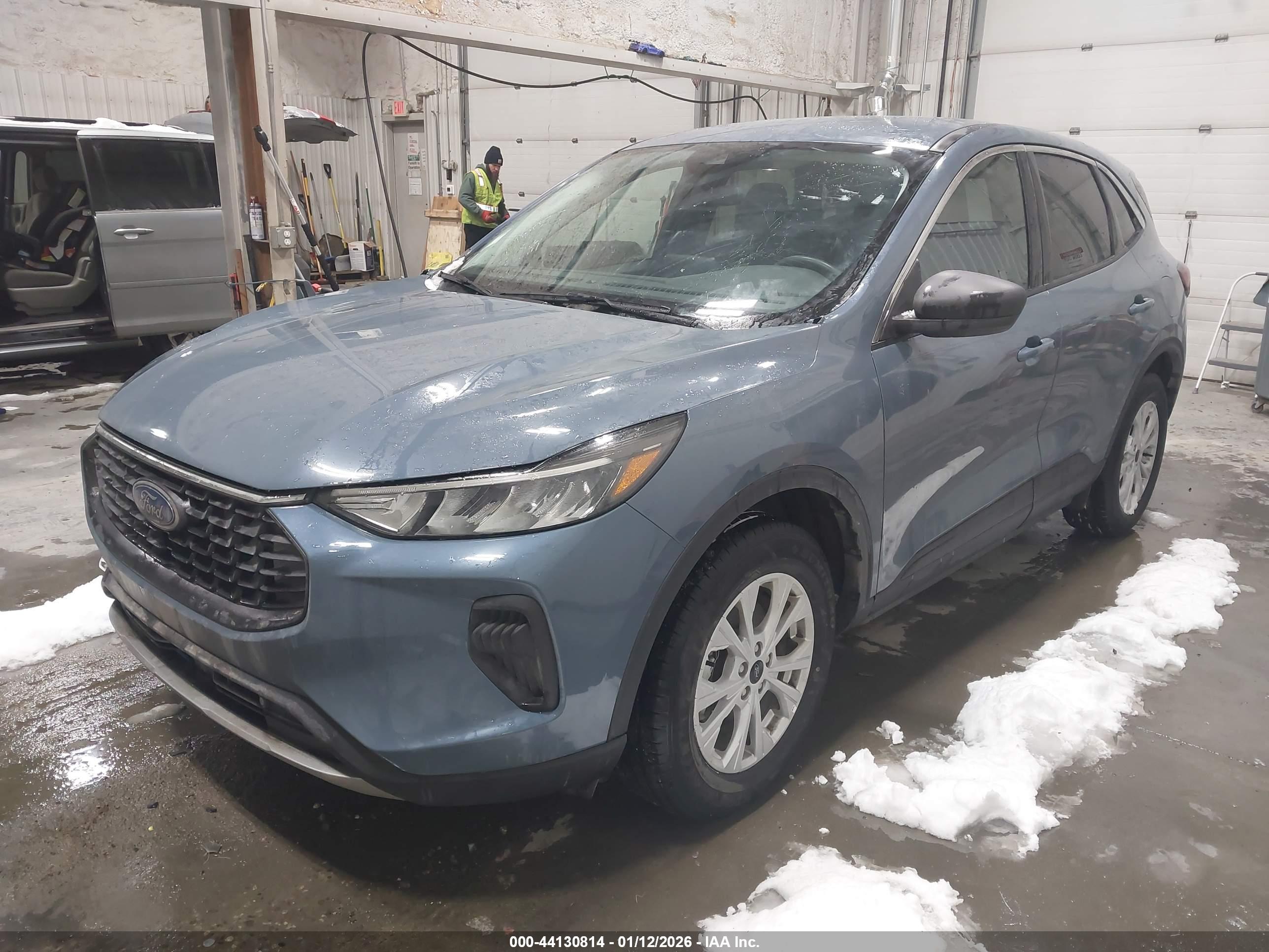 FORD ESCAPE image 2