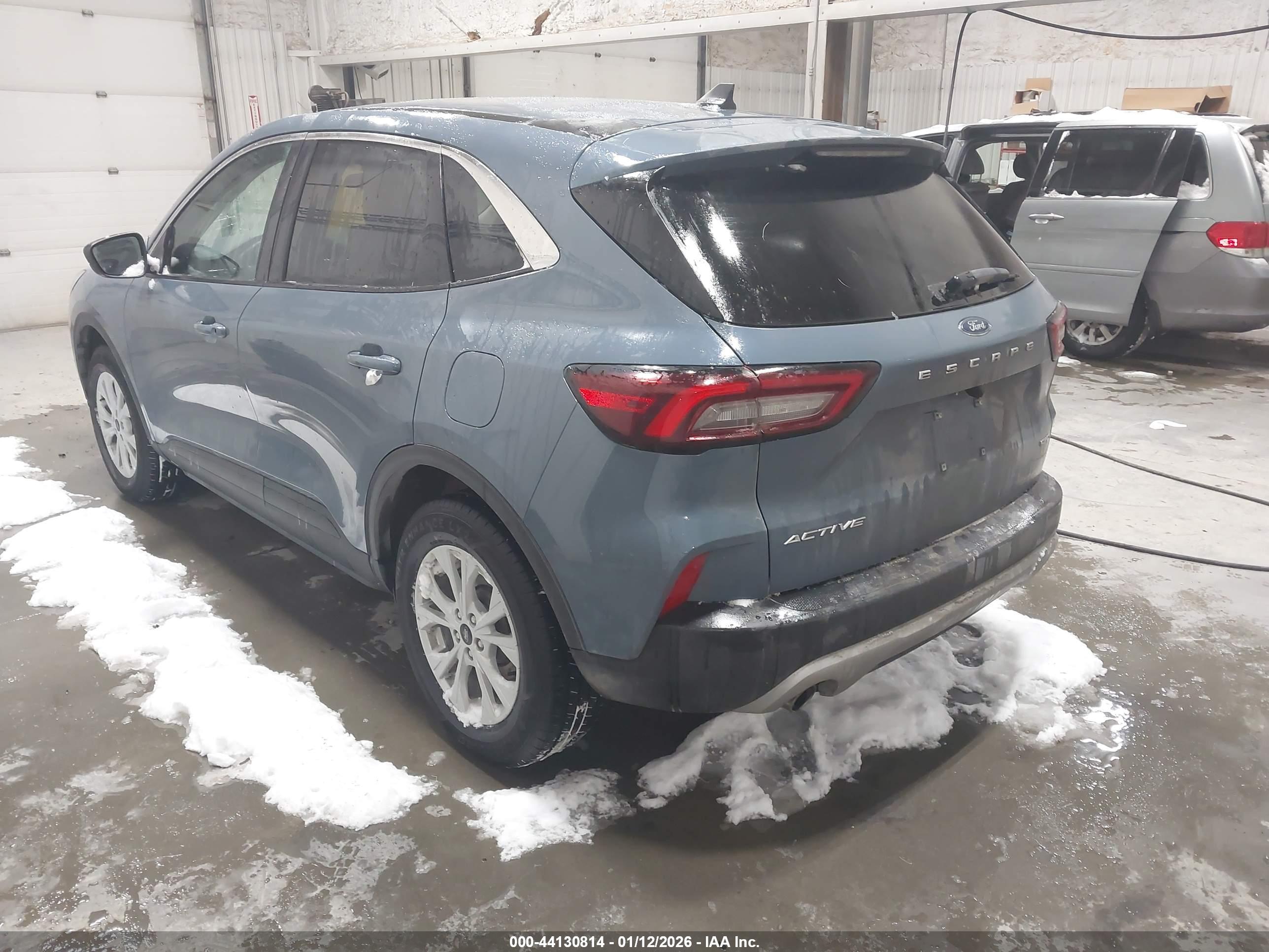 FORD ESCAPE image 3