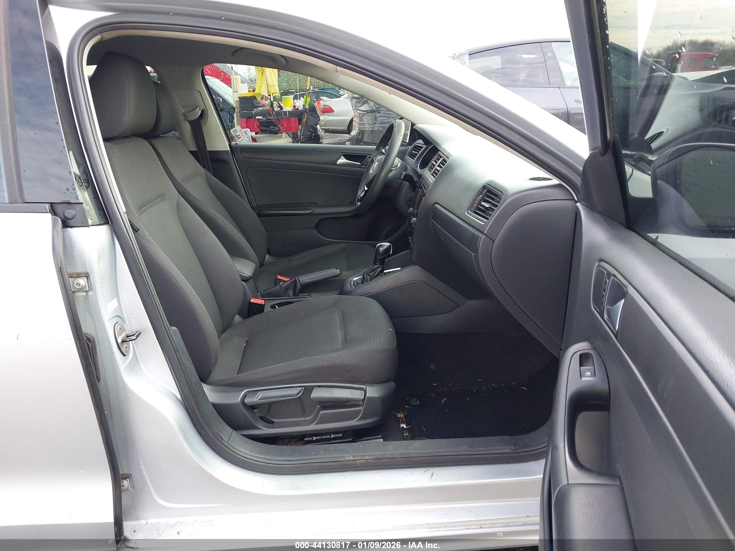 VOLKSWAGEN JETTA image 5
