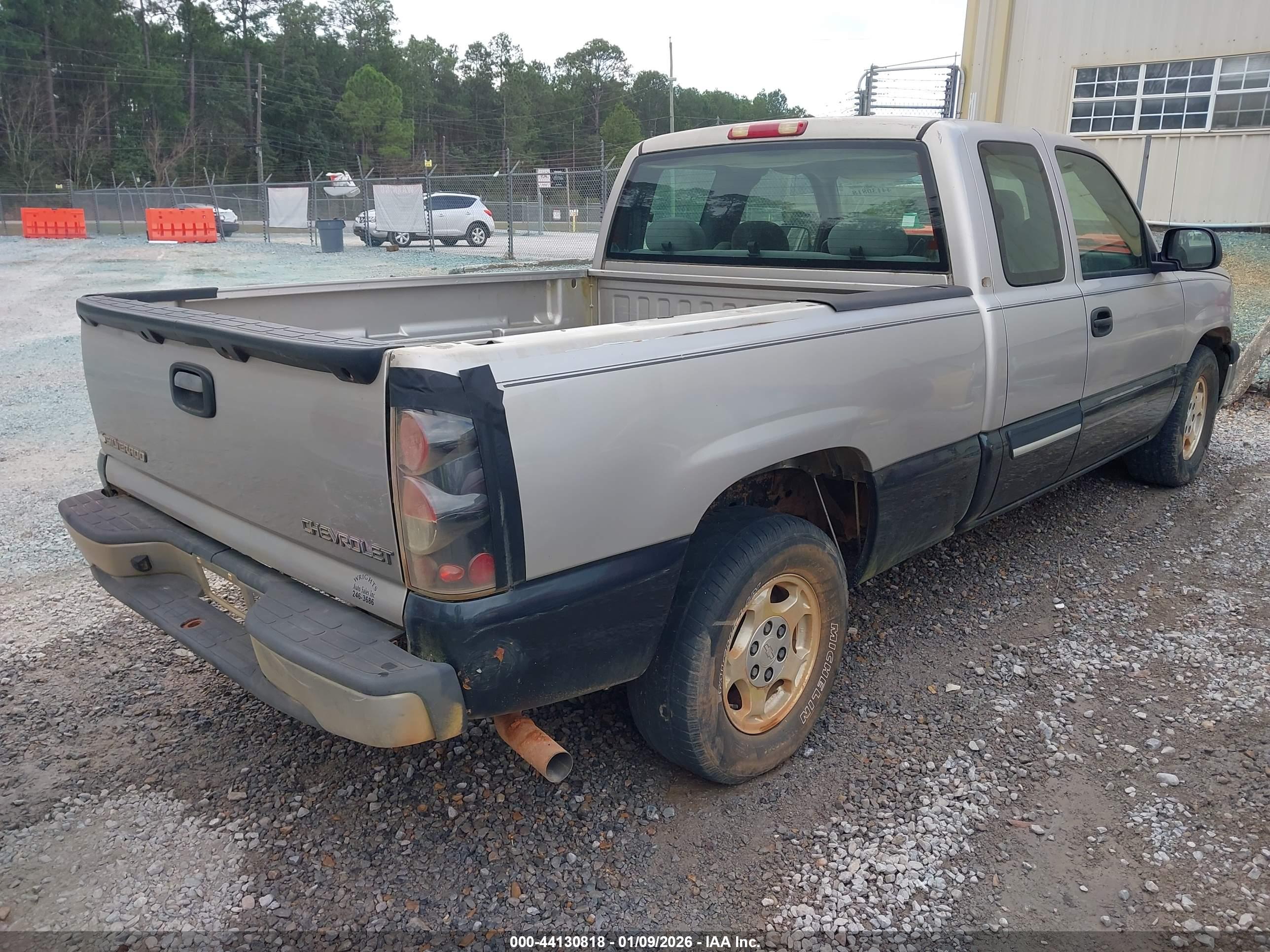 CHEVROLET SILVERADO image 4