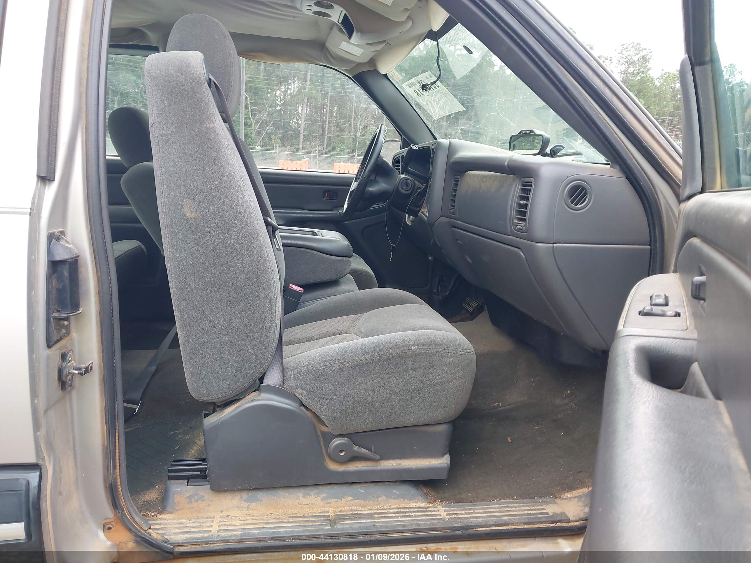 CHEVROLET SILVERADO image 5