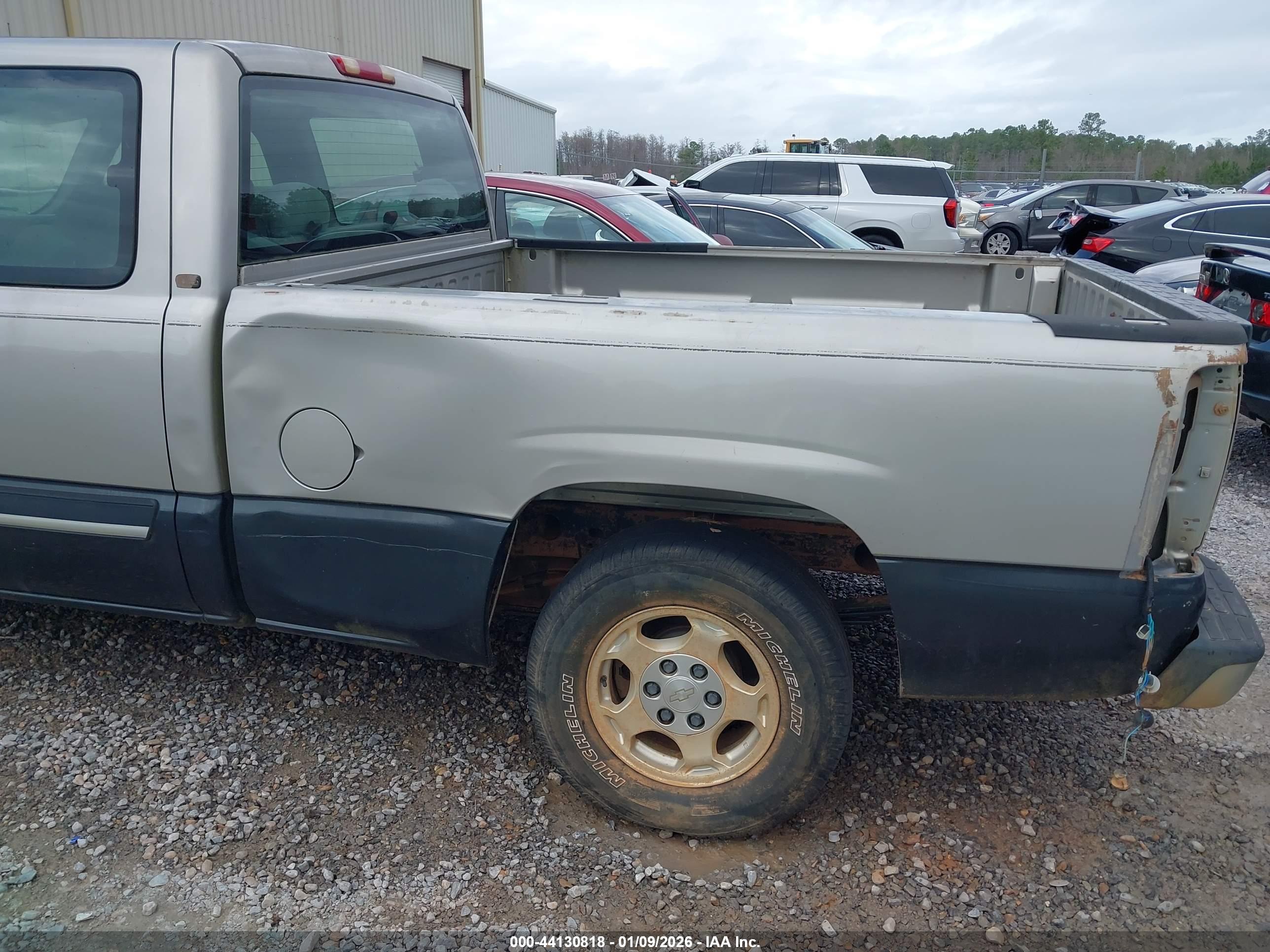 CHEVROLET SILVERADO image 6